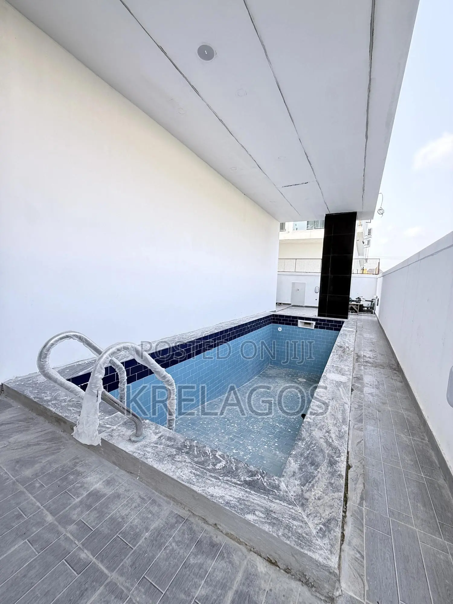 5bdrm Duplex in Chevron for sale in Chevron
