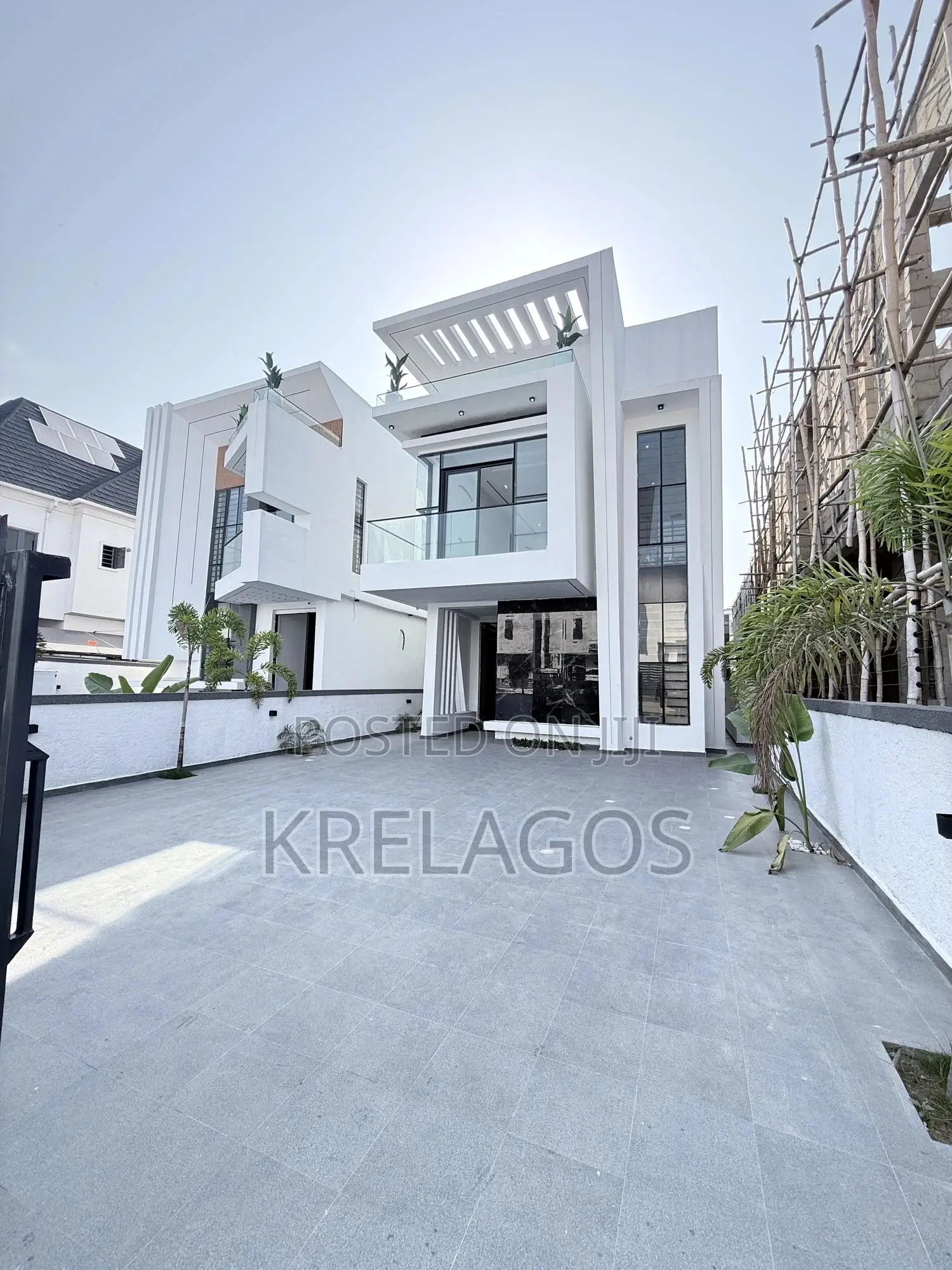 5bdrm Duplex in Chevron for sale in Chevron