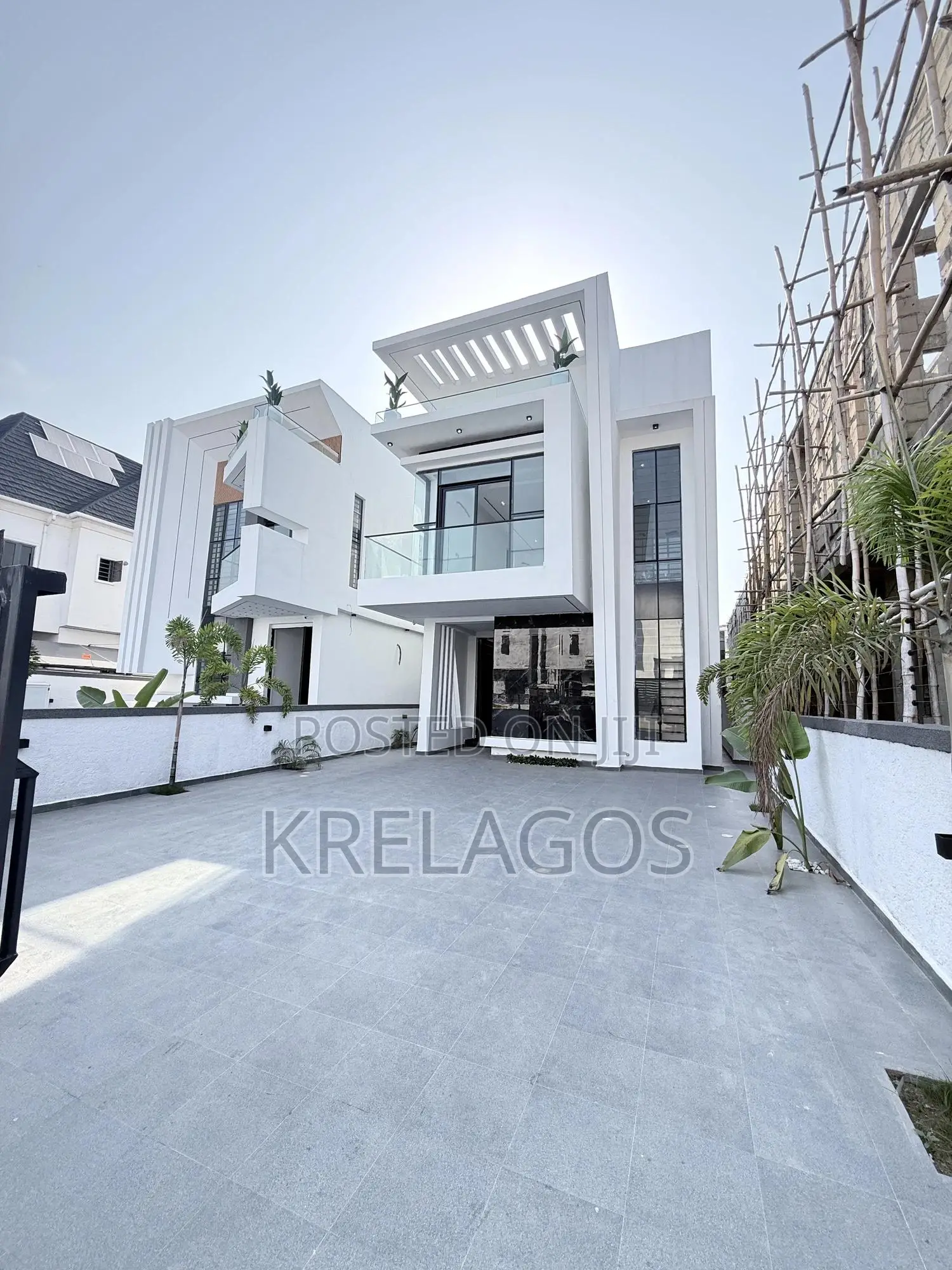 5bdrm Duplex in Chevron for sale in Chevron