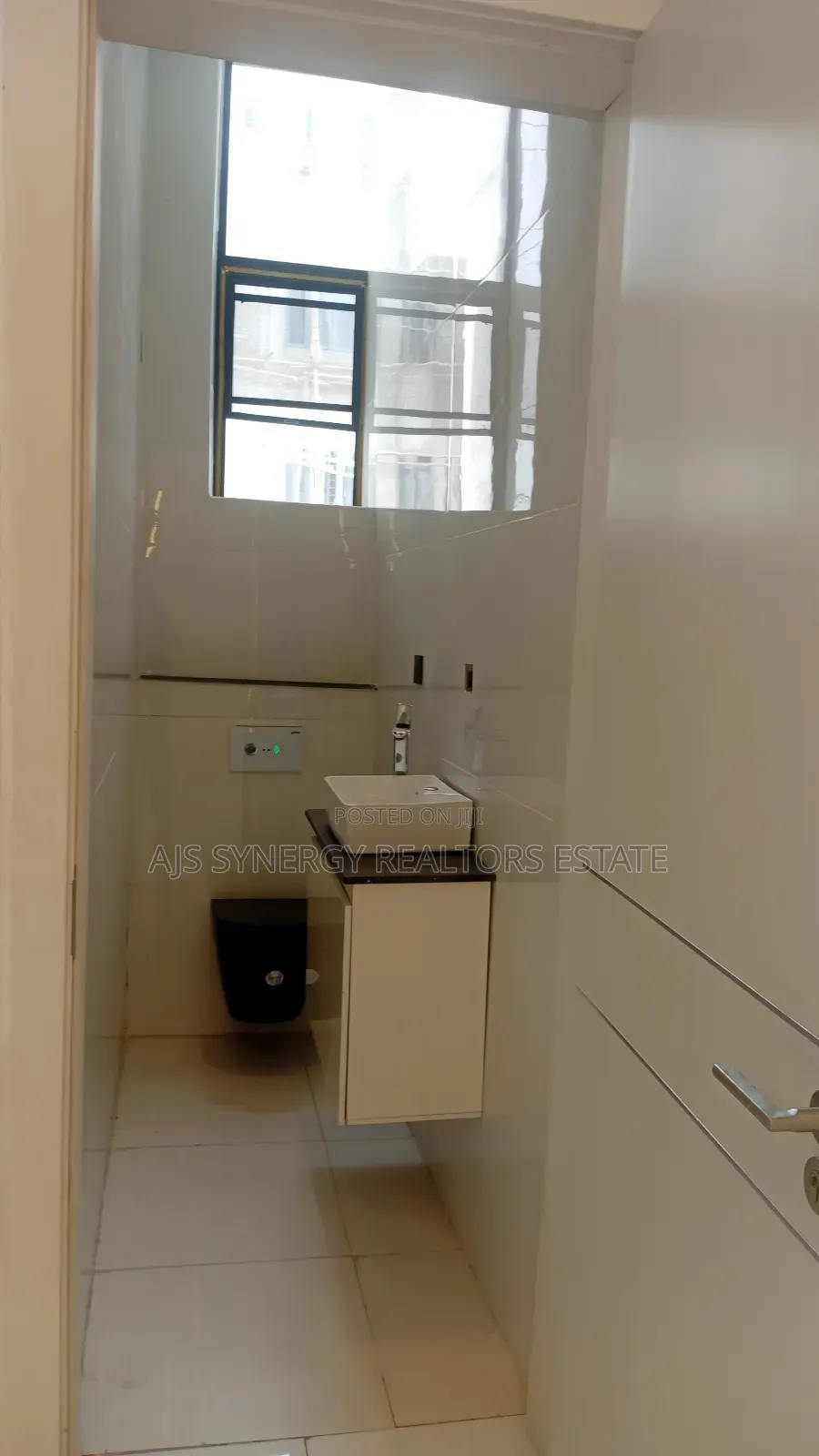 5bdrm Duplex in Chevron for sale in Chevron