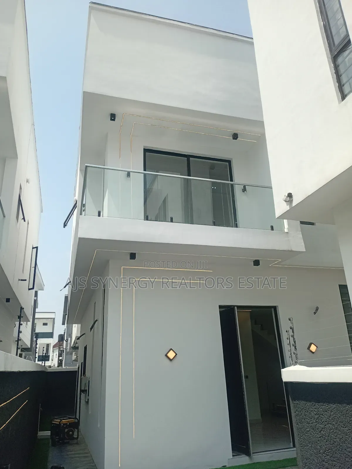 4bdrm Duplex in Chevron for sale in Chevron