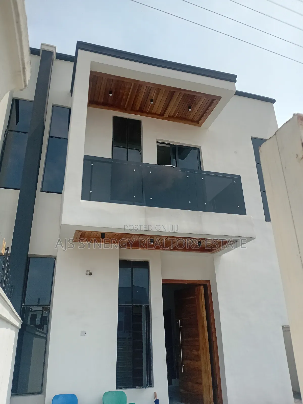 4bdrm Duplex in Chevron for sale in Chevron