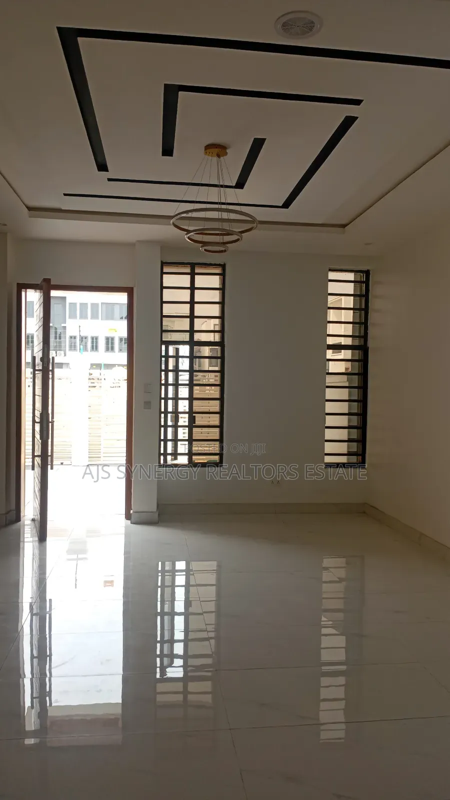 4bdrm Duplex in Chevron for sale in Chevron