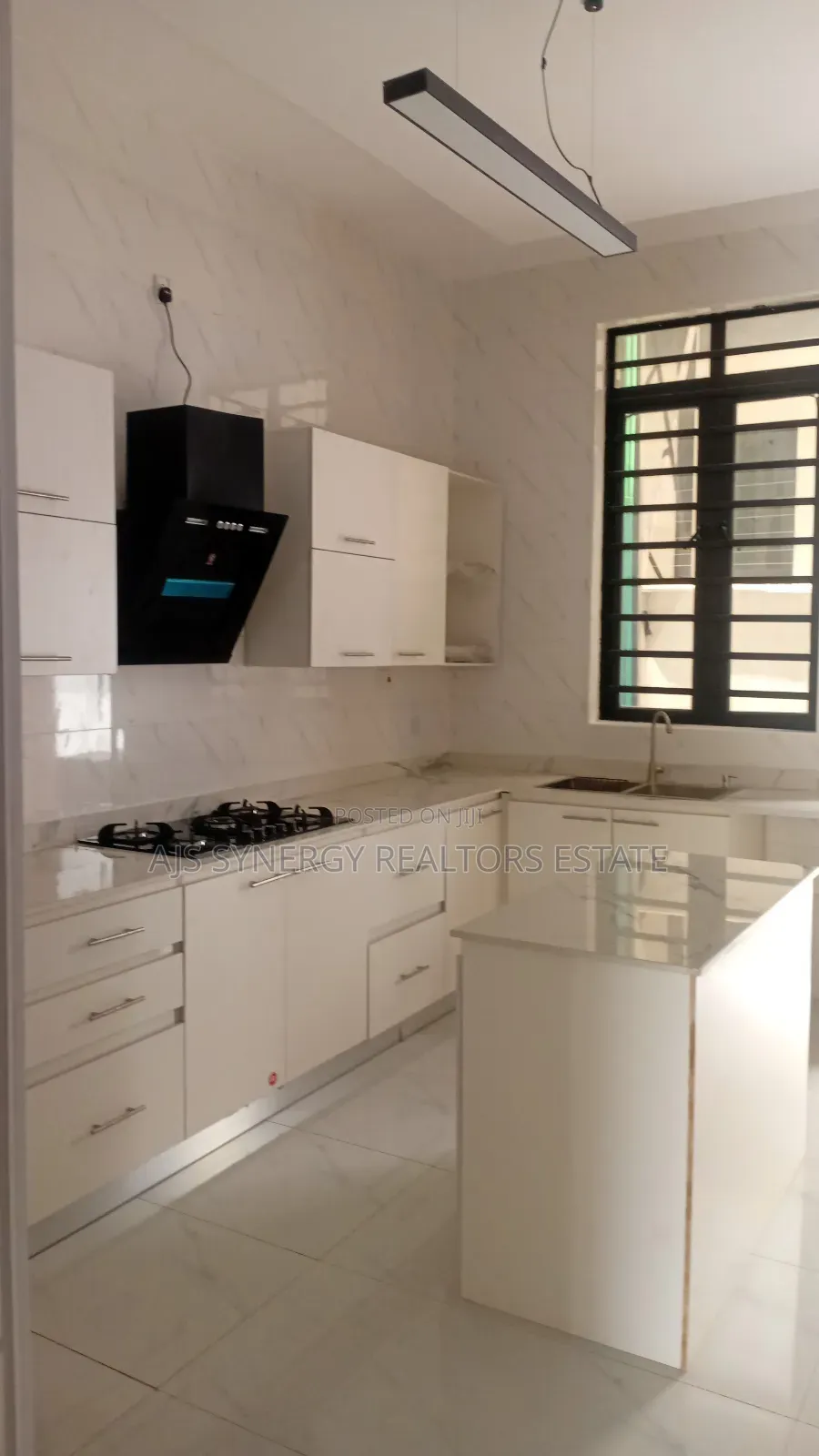 4bdrm Duplex in Chevron for sale in Chevron