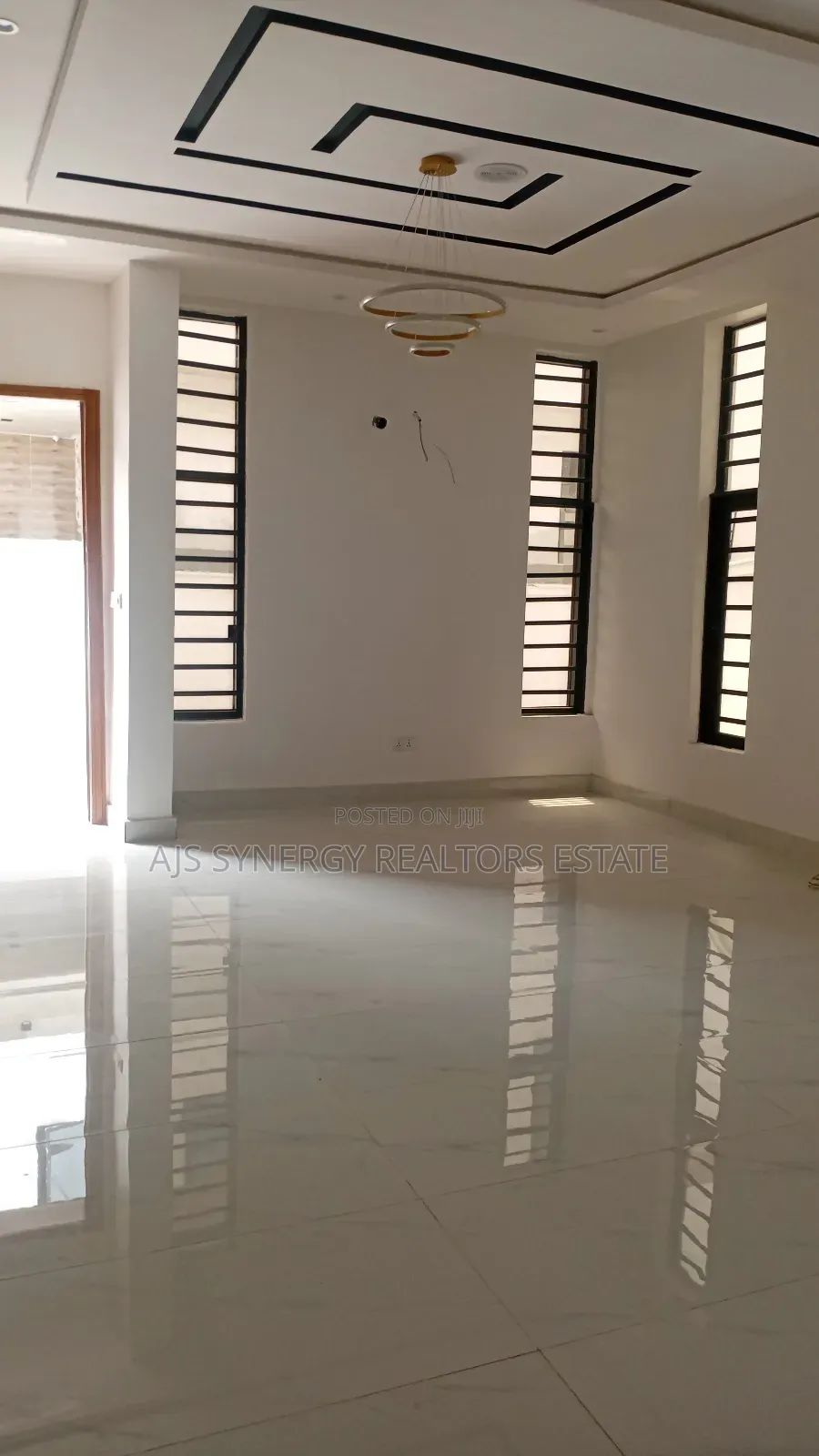 4bdrm Duplex in Chevron for sale in Chevron