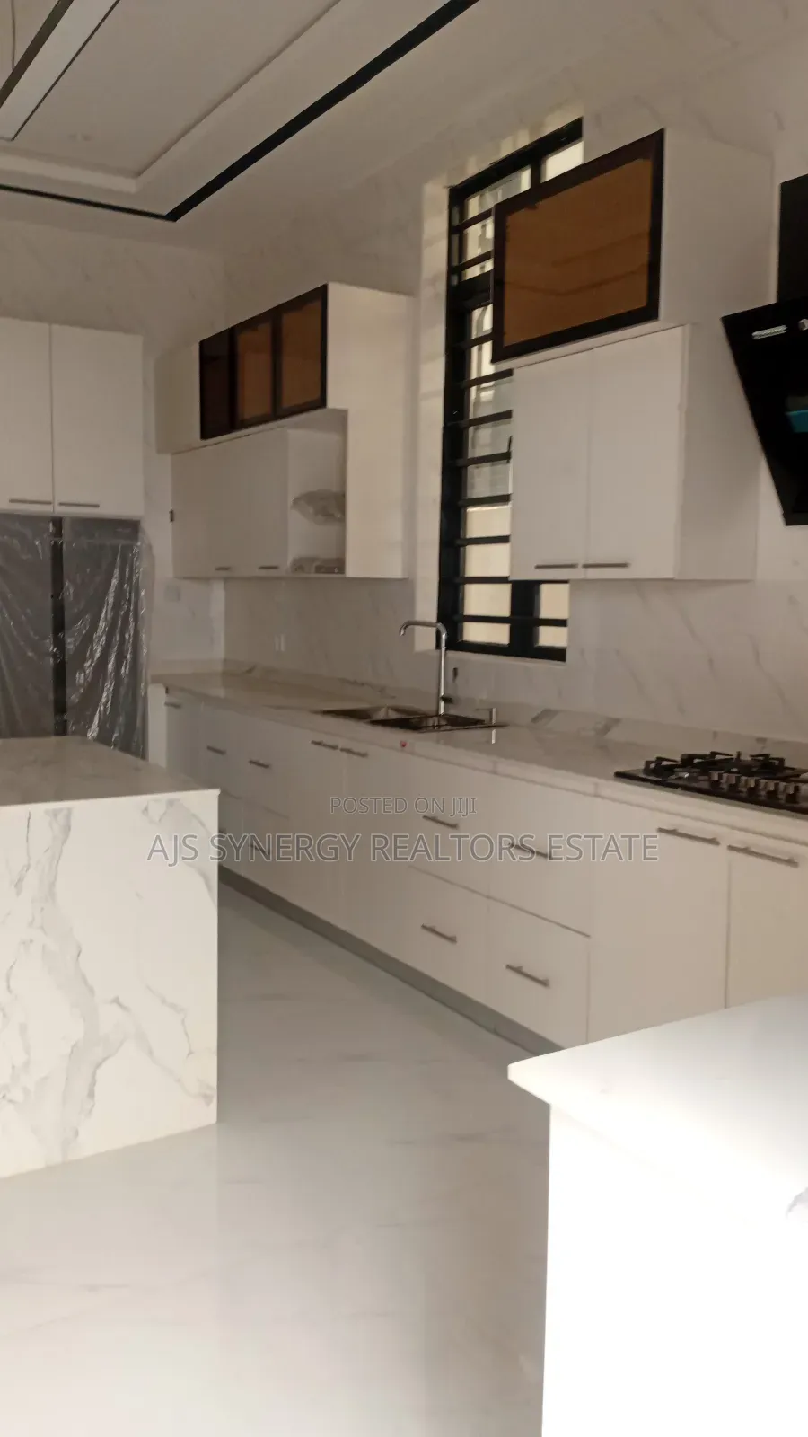 4bdrm Duplex in Chevron for sale in Chevron