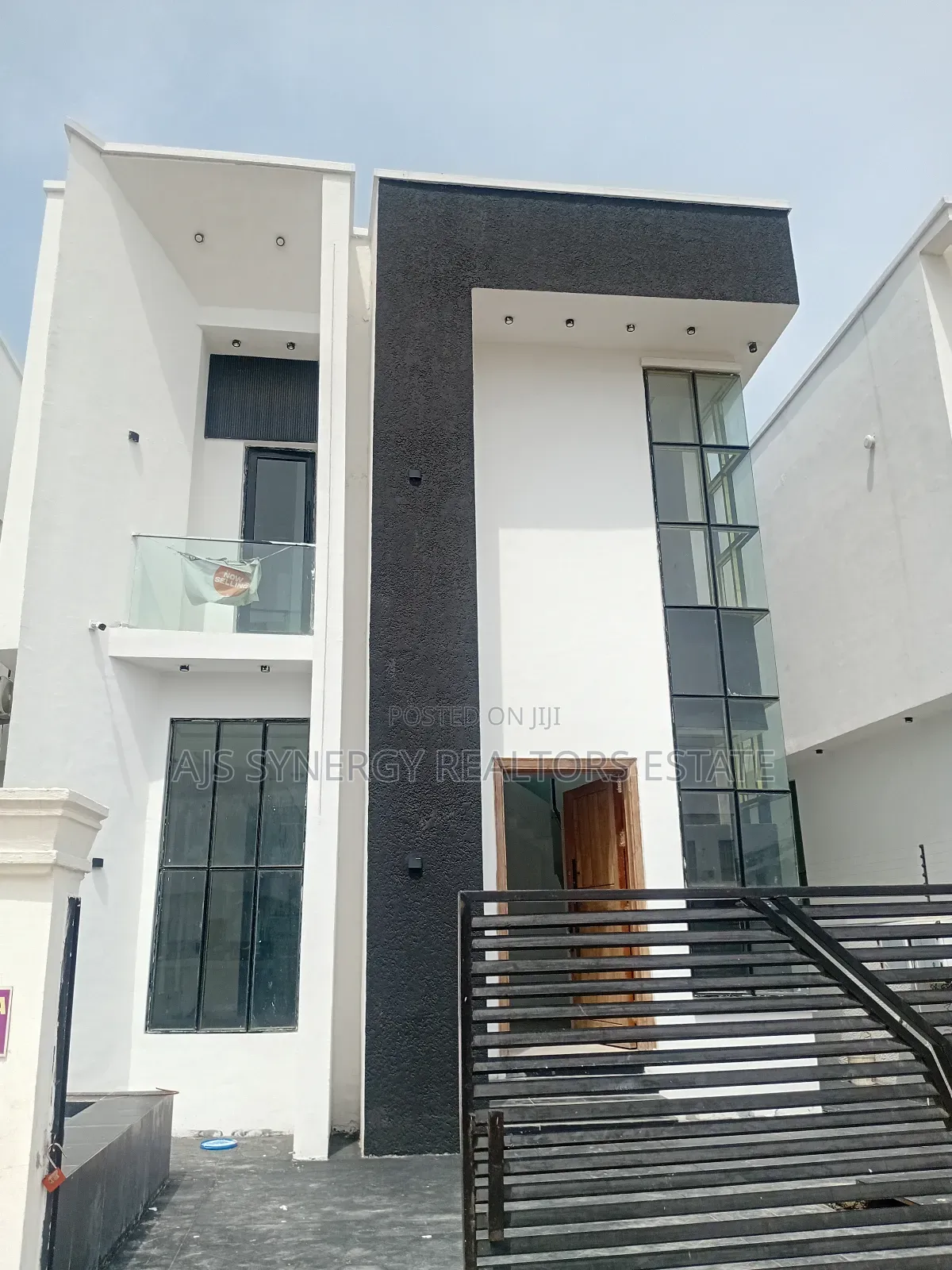 4bdrm Duplex in Chevron for sale in Chevron