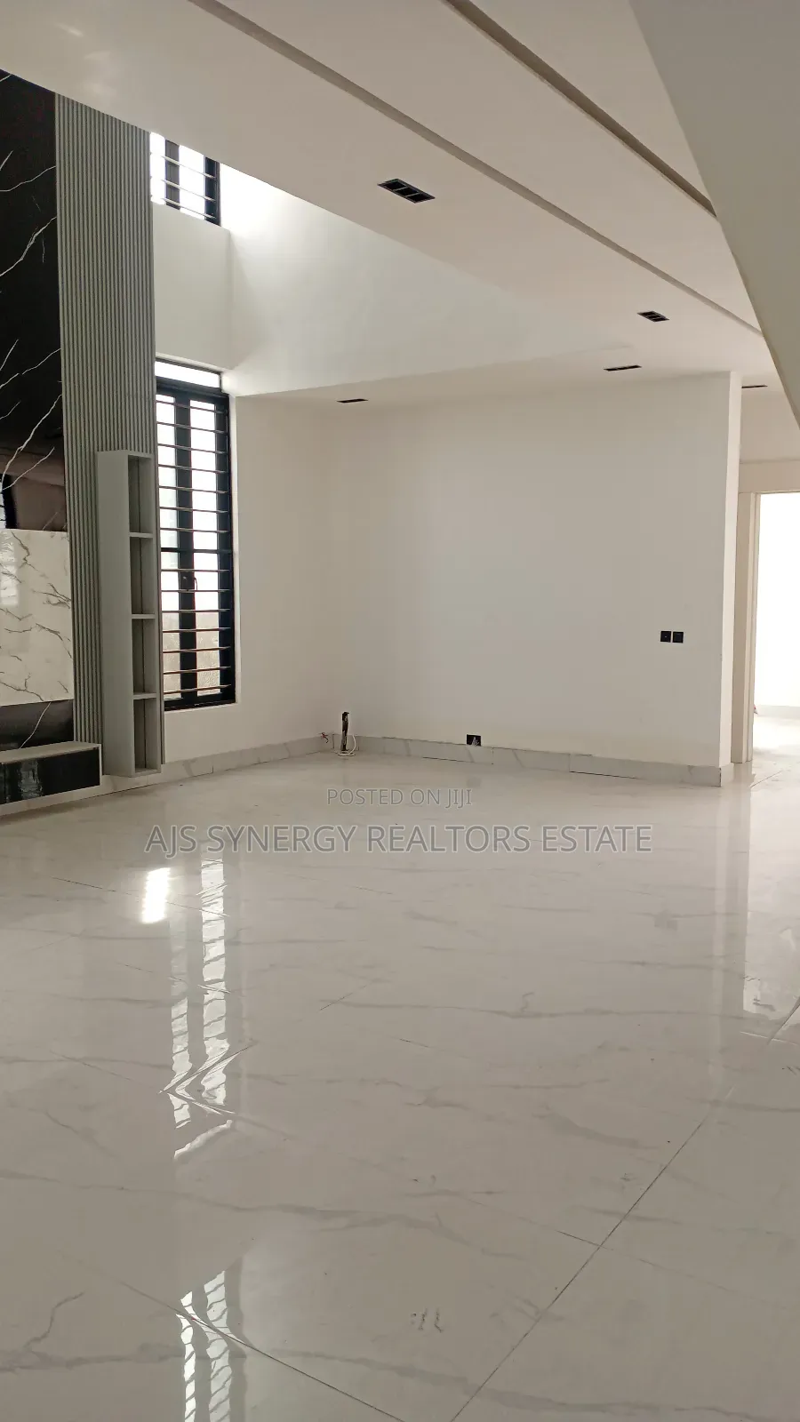 5bdrm Duplex in Chevron for sale in Chevron