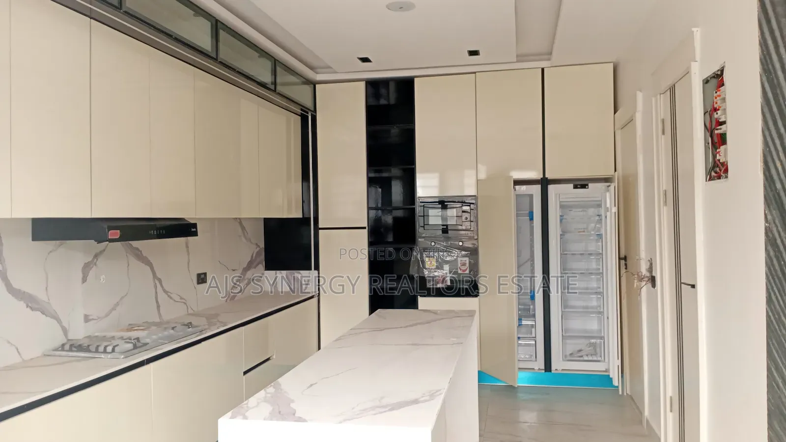 5bdrm Duplex in Chevron for sale in Chevron