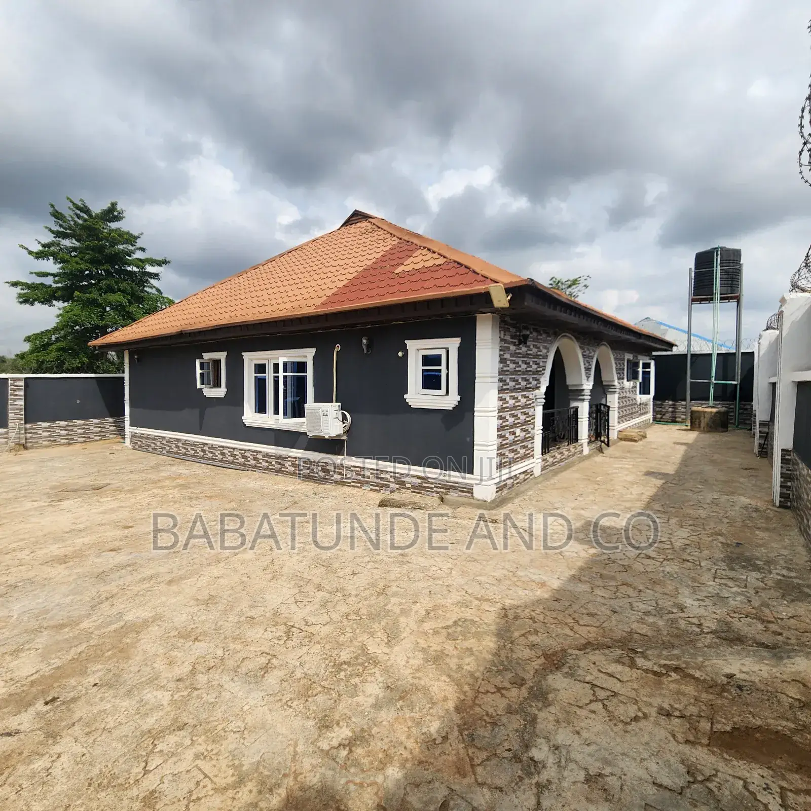 3bdrm Bungalow in Omi Adio for sale in Omi Adio