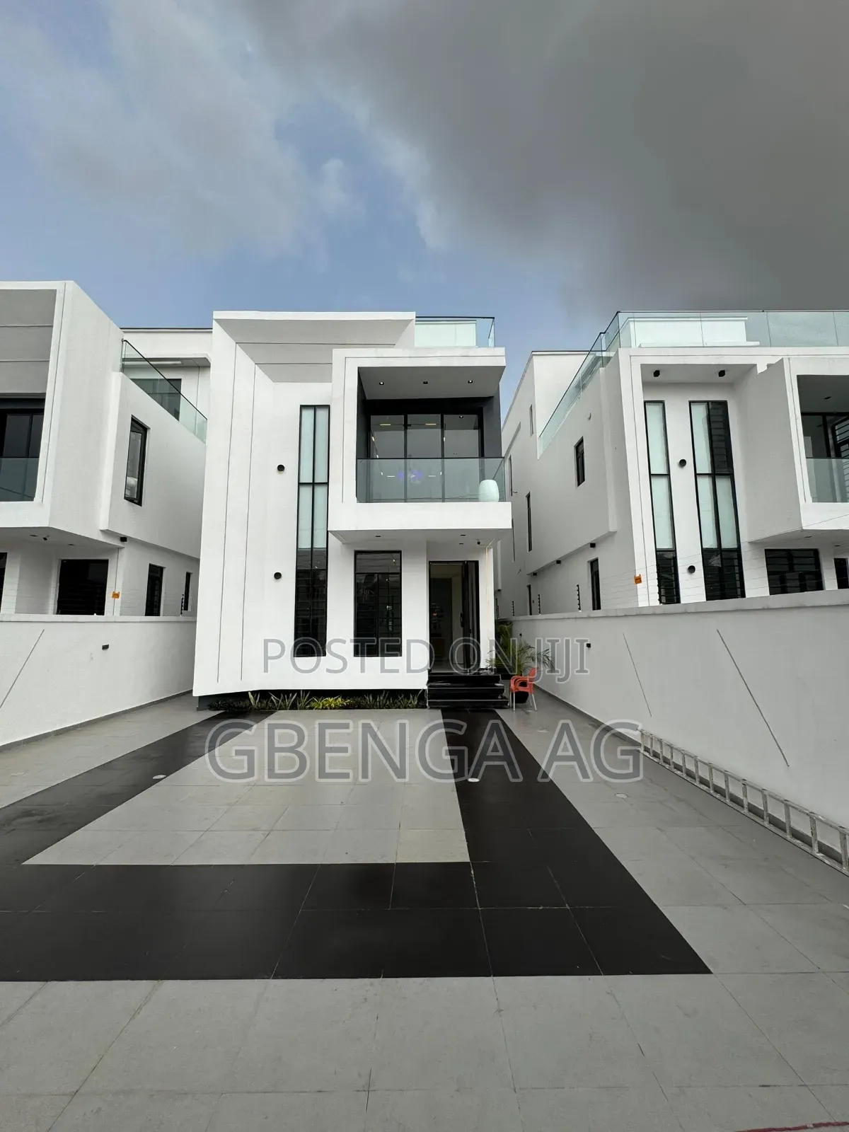 5bdrm Duplex in Lekki Phase 1 for sale in Lekki Phase 1