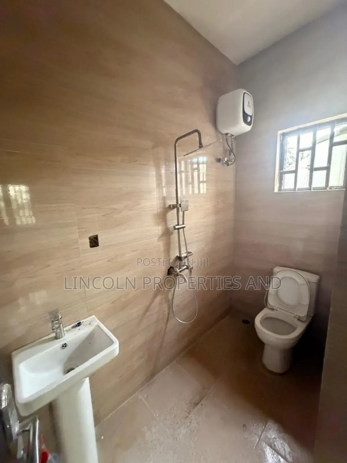 3bdrm Apartment in Oron Road By Ring, Uyo for rent in Uyo