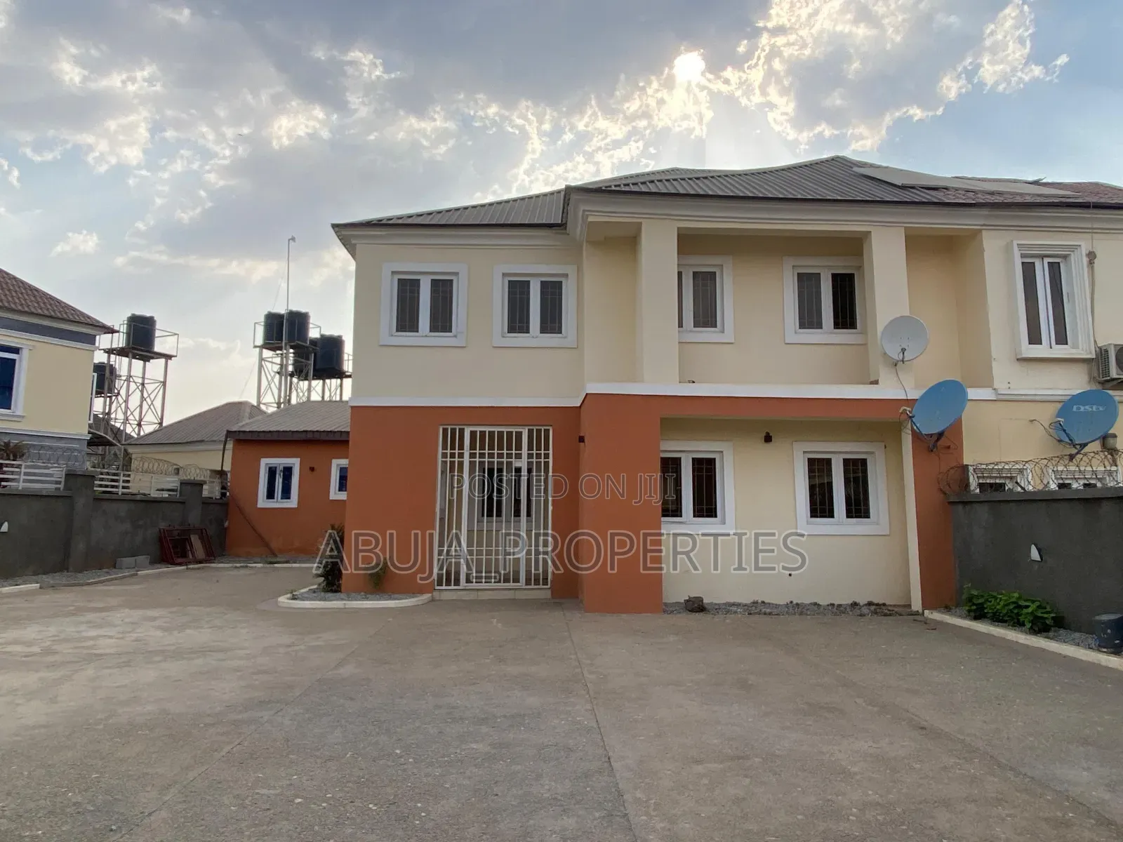 4bdrm Duplex in In A Secured Estate, Asokoro for rent in Asokoro