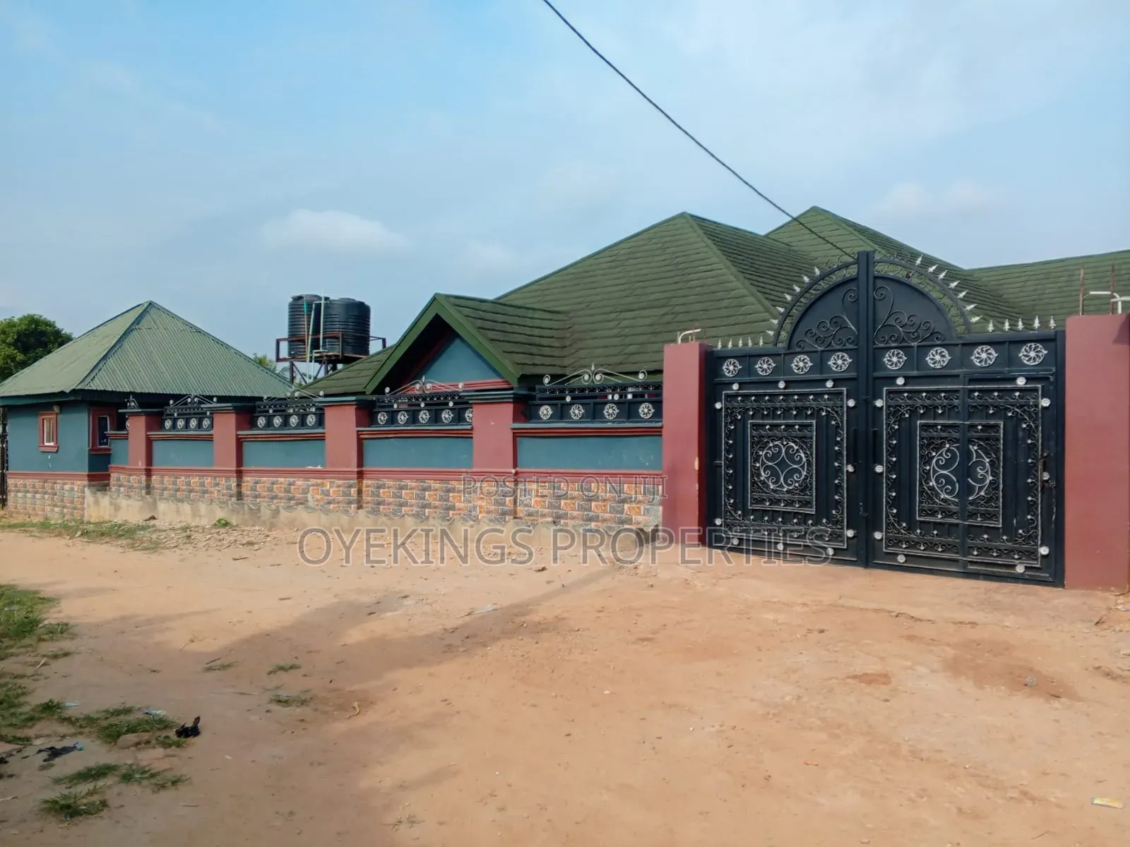 6bdrm Bungalow in Arigbawonwo, Oworonshoki / Gbagada for sale in Oworonshoki / Gbagada