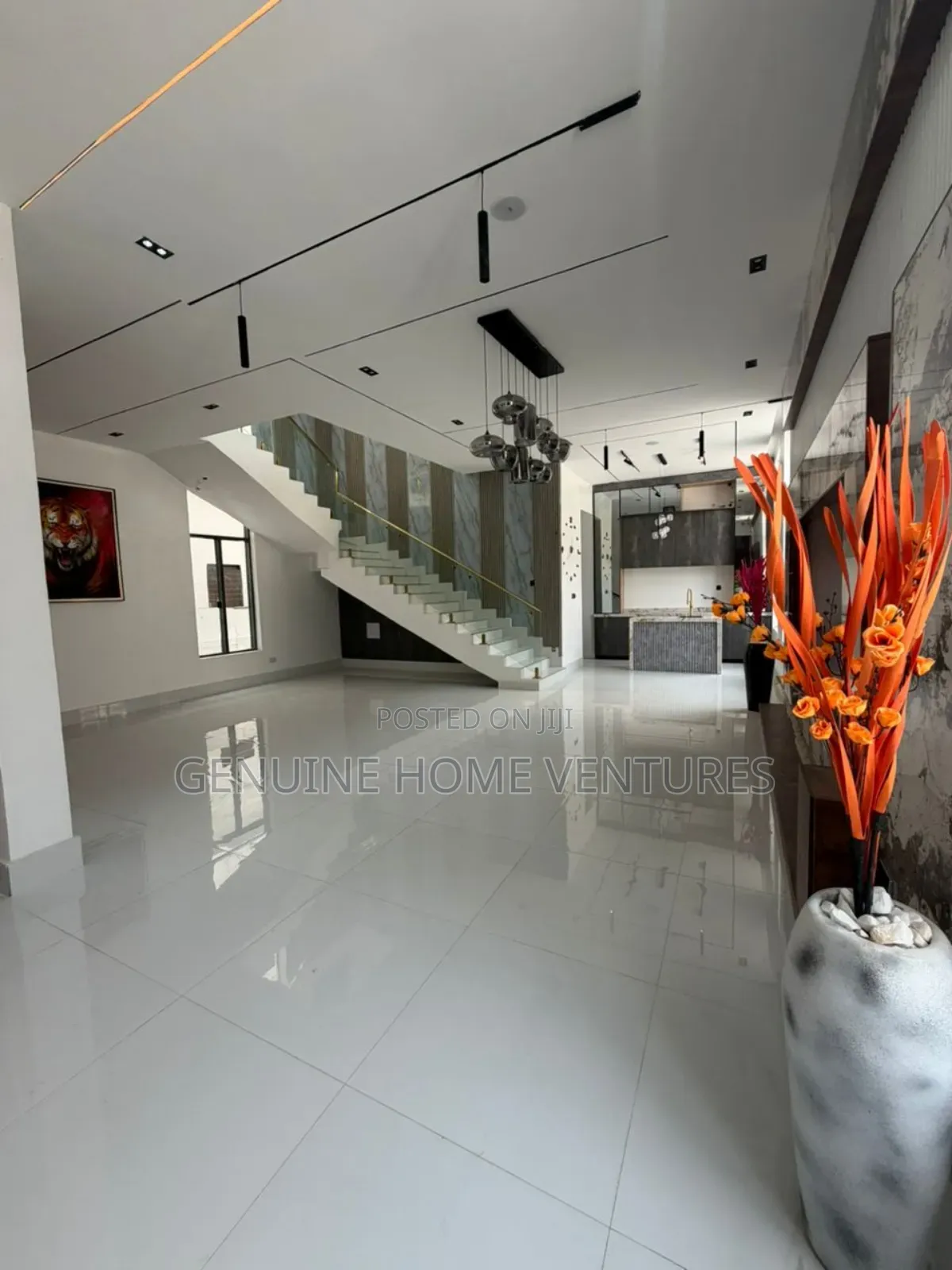 5bdrm Duplex in Chevron for sale in Chevron