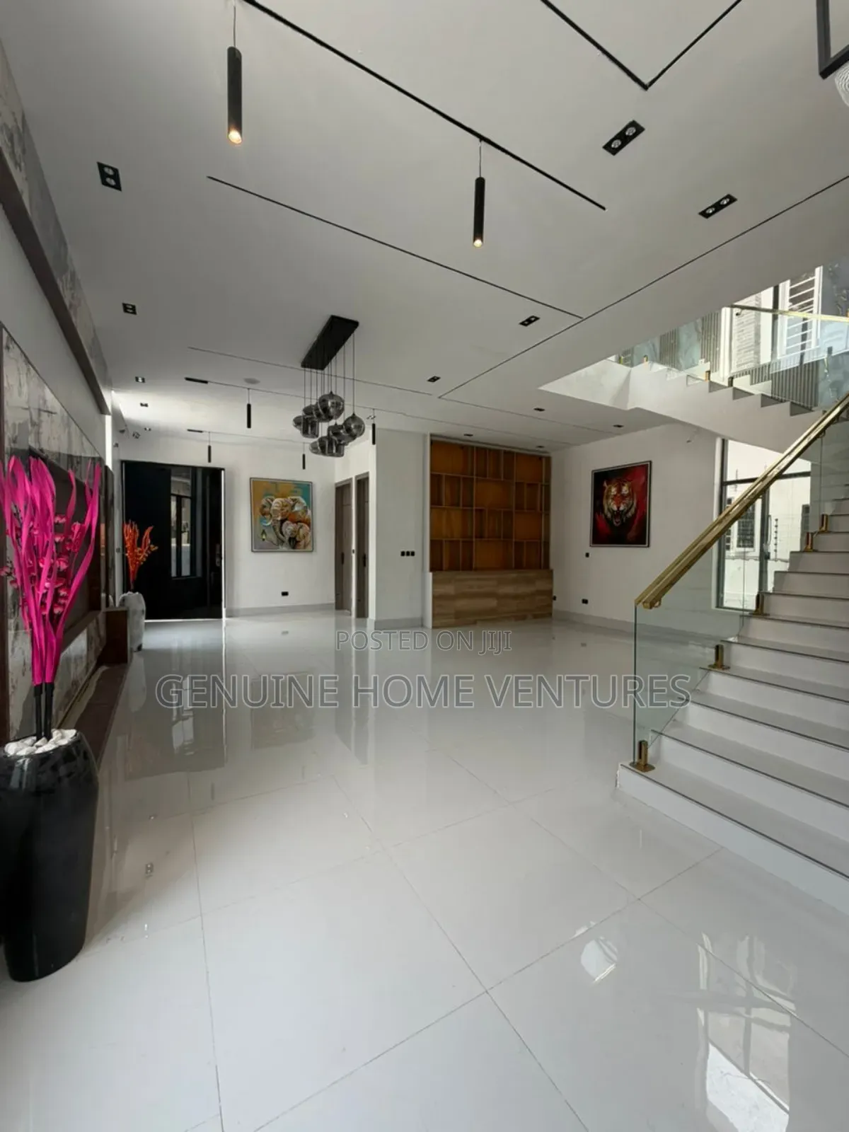 5bdrm Duplex in Chevron for sale in Chevron
