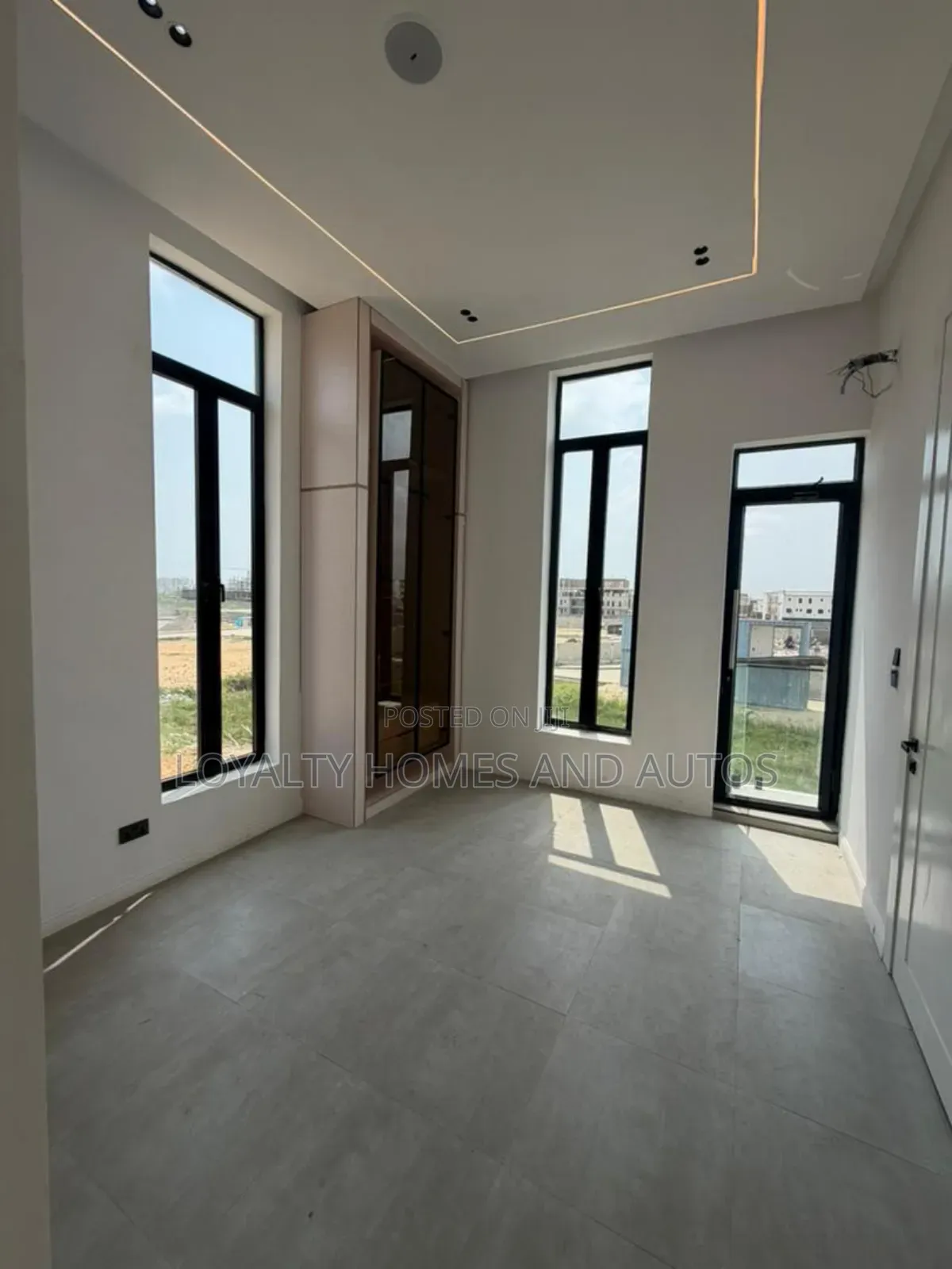 5bdrm Duplex in Lekki Phase 1 for sale in Lekki Phase 1