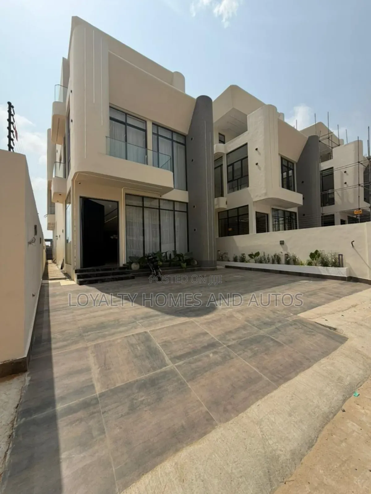 5bdrm Duplex in Lekki Phase 1 for sale in Lekki Phase 1
