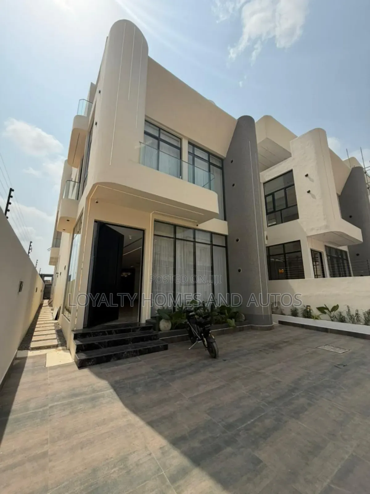 5bdrm Duplex in Lekki Phase 1 for sale in Lekki Phase 1