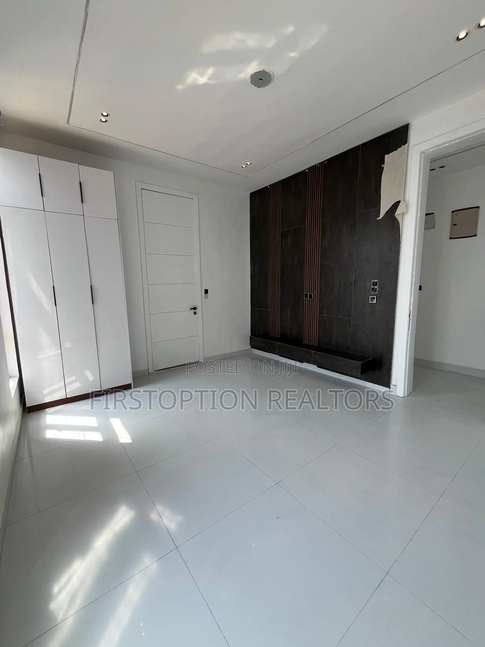 5bdrm House in Chevron for sale in Chevron