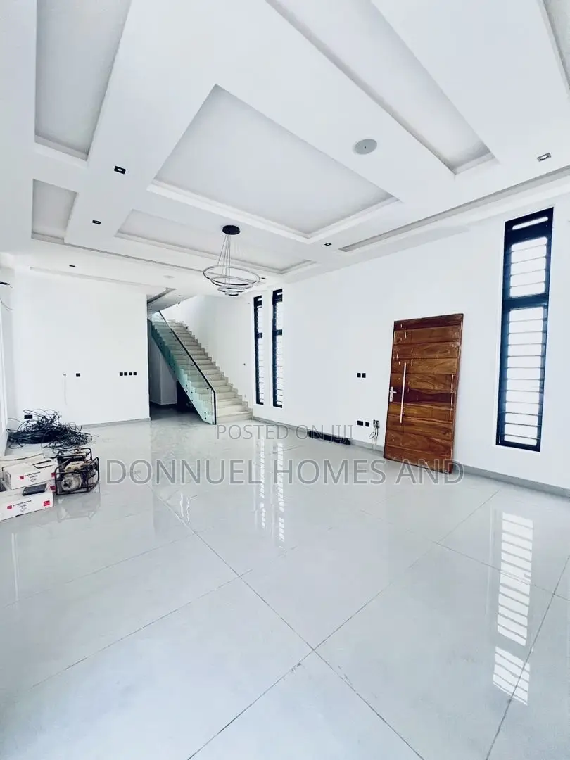 5bdrm Duplex in Osapa london for sale in Osapa london