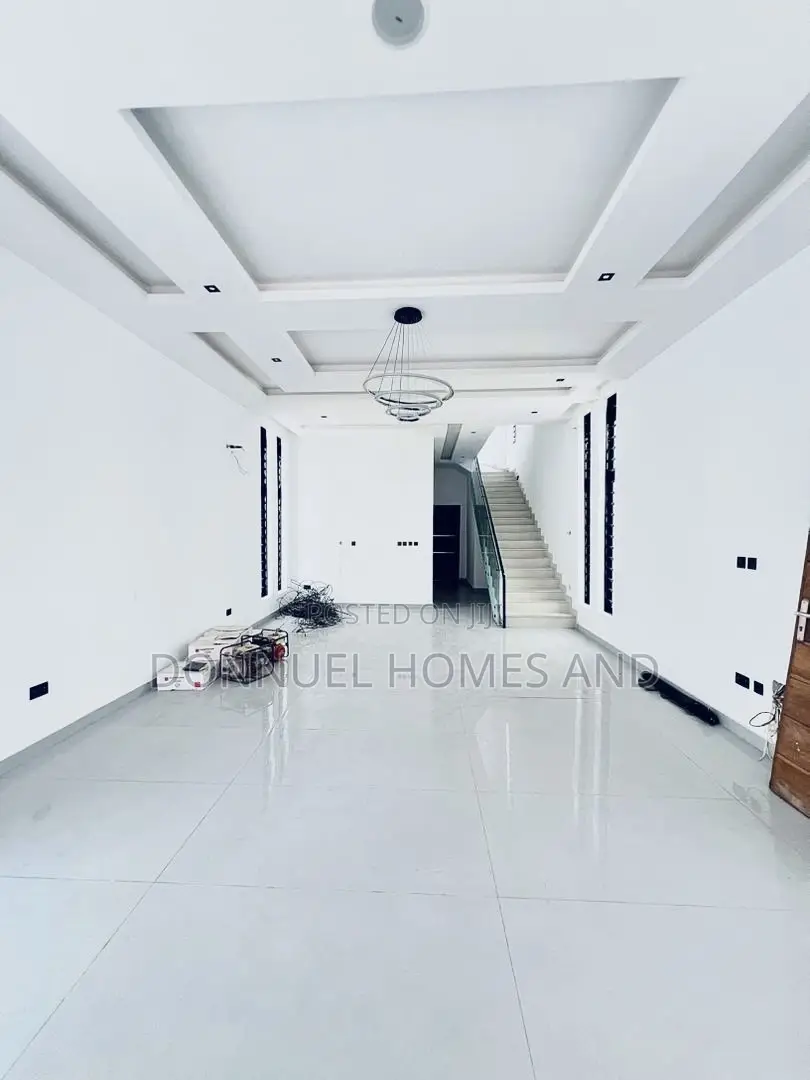 5bdrm Duplex in Osapa london for sale in Osapa london