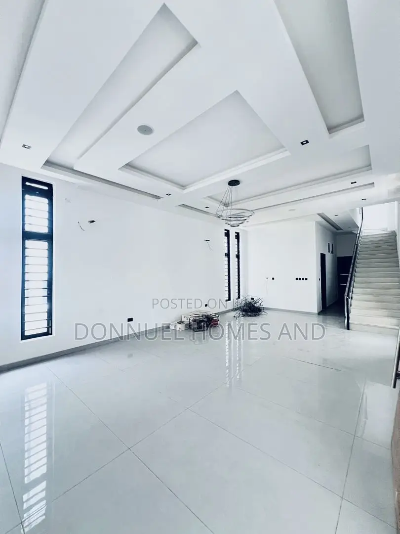 5bdrm Duplex in Osapa london for sale in Osapa london