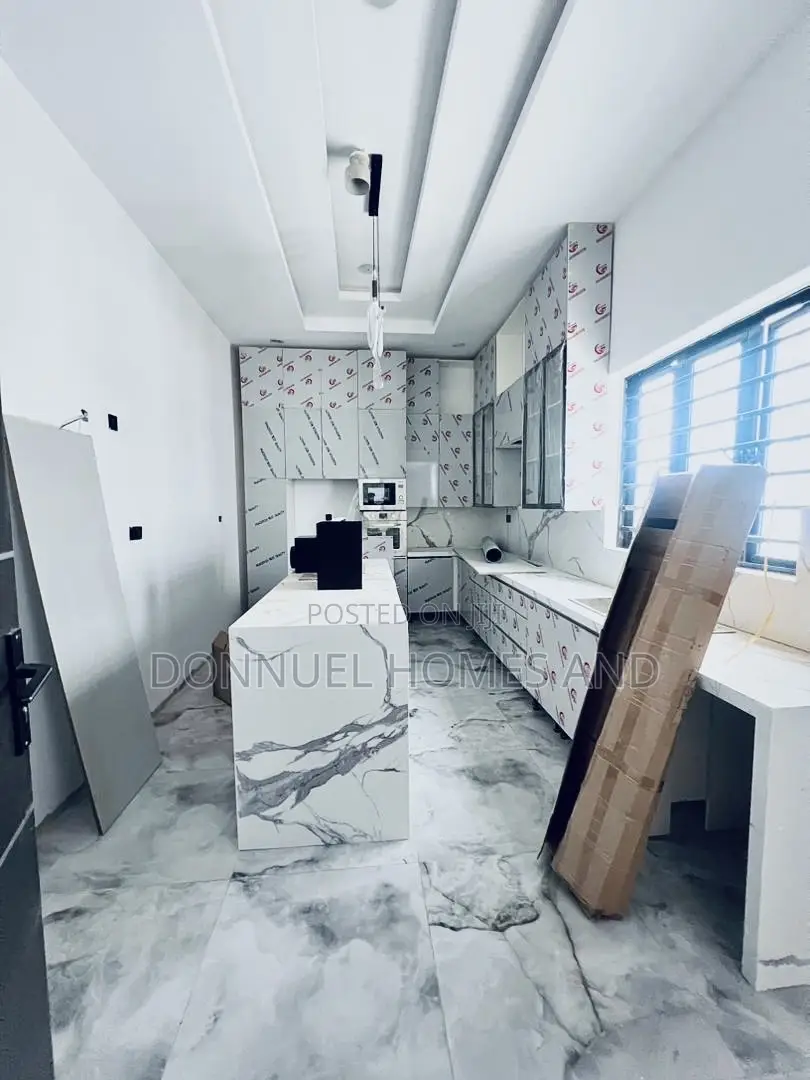 5bdrm Duplex in Osapa london for sale in Osapa london