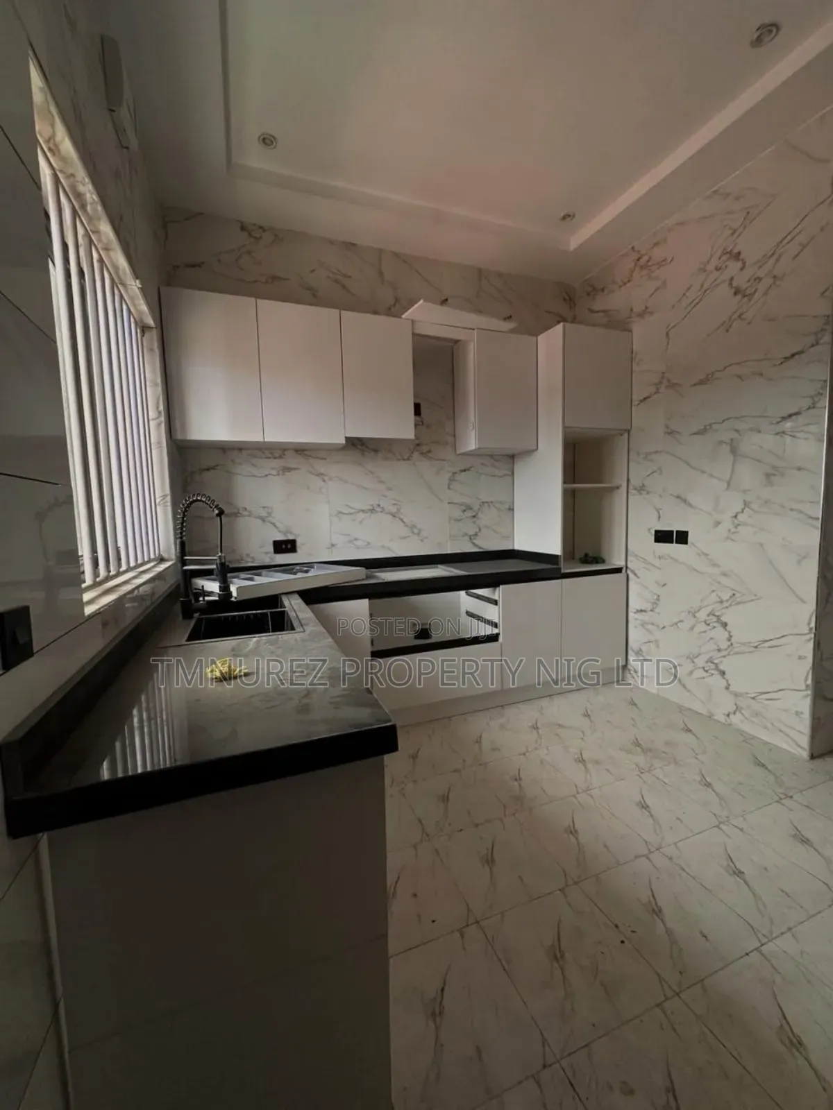 3bdrm Block of Flats in Lekki Phase1 for rent in Lekki Phase 1