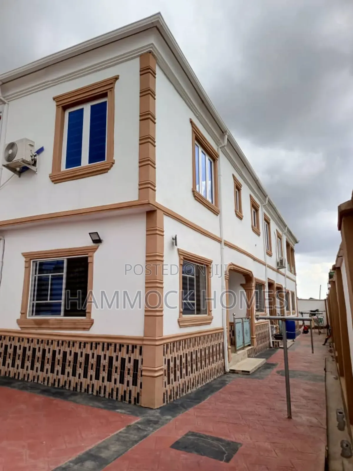 8bdrm Block of Flats in Airport 2Nd Gate, Alakia for sale in Alakia