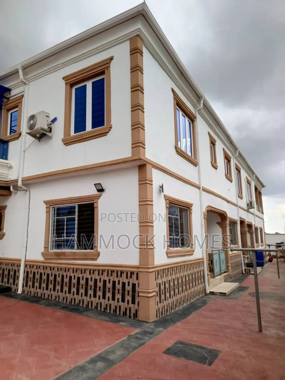 8bdrm Block of Flats in Airport 2Nd Gate, Alakia for sale in Alakia