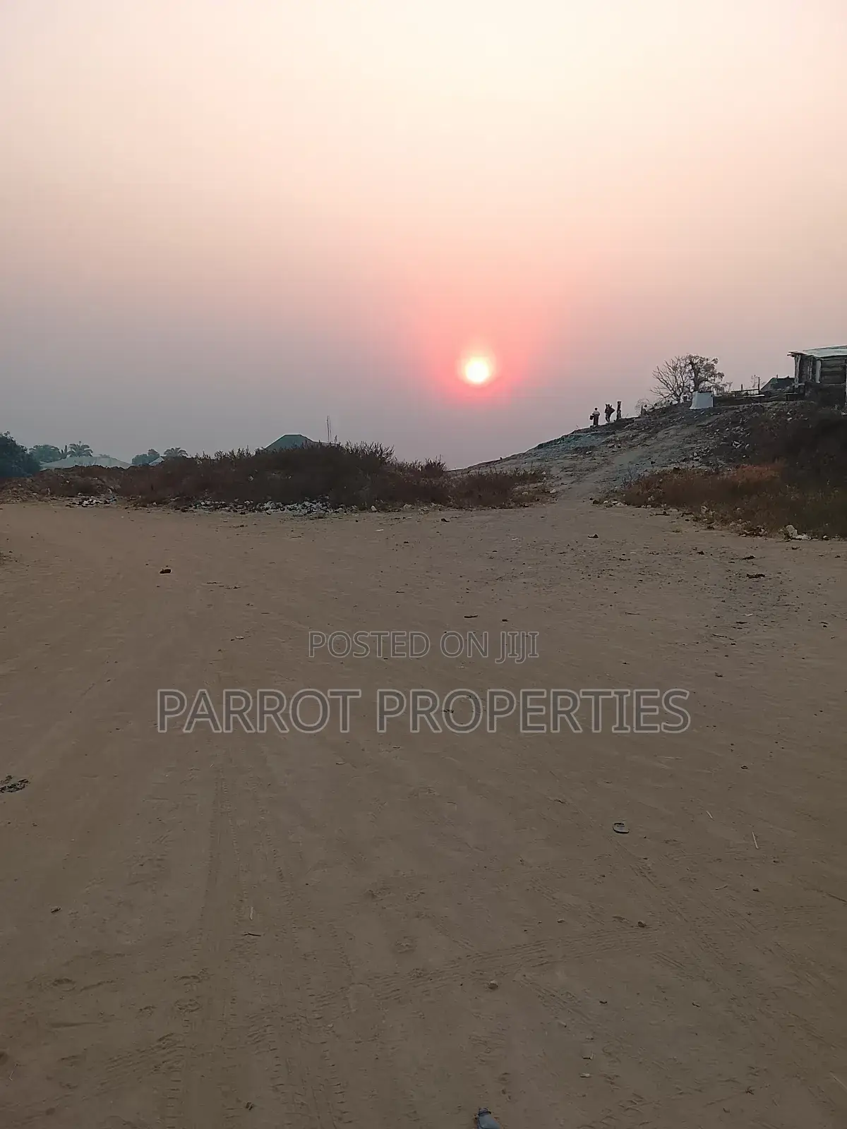 Car Stand Land in Gudu