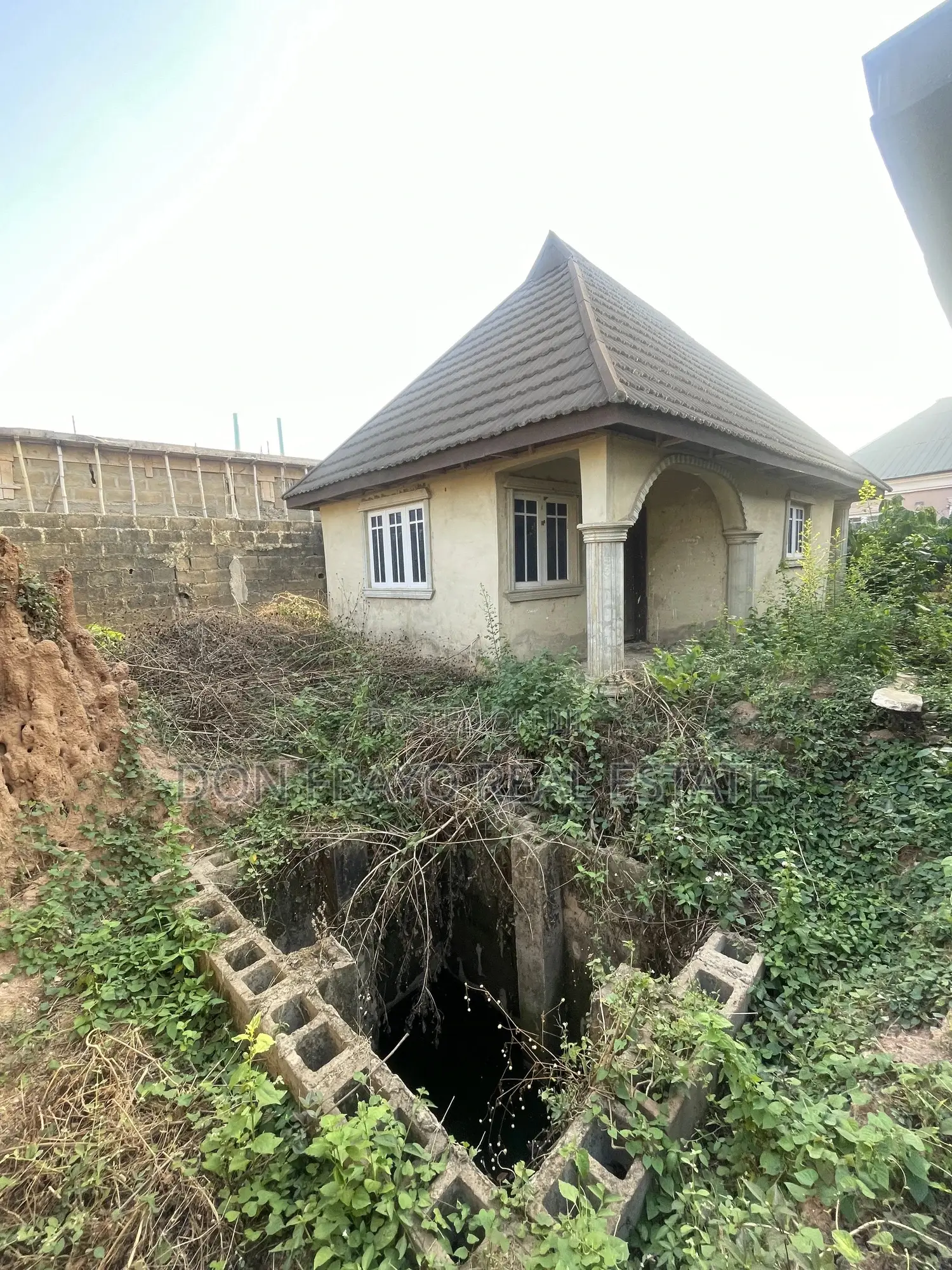 3 Beds + 1 Bed Bq Uncompleted Bungalow At Elebu Akala Express Ibadan in Akala Express