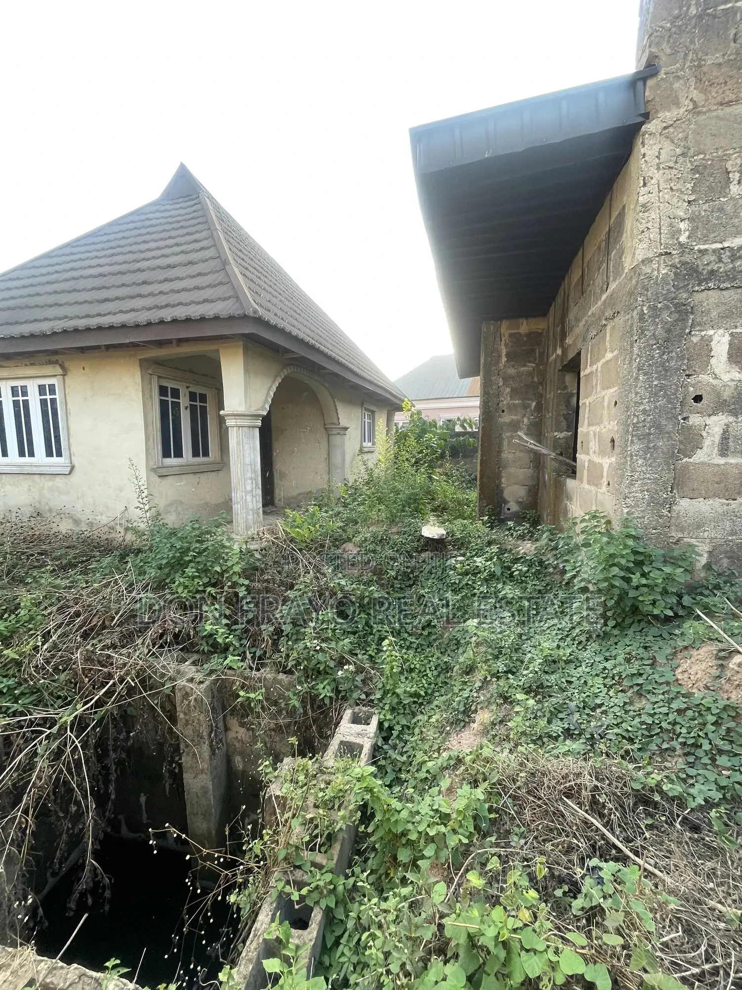 3 Beds + 1 Bed Bq Uncompleted Bungalow At Elebu Akala Express Ibadan in Akala Express