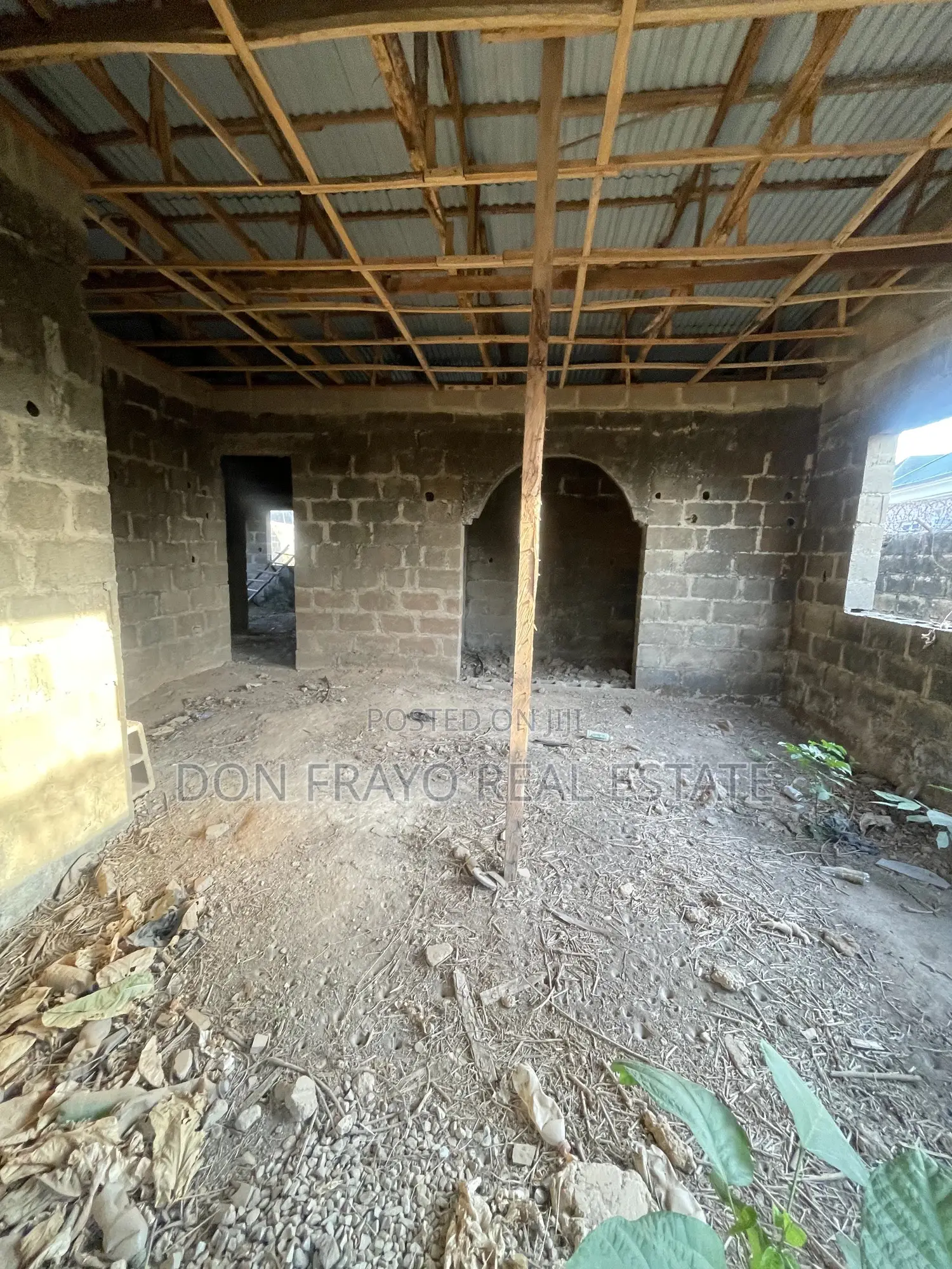 3 Beds + 1 Bed Bq Uncompleted Bungalow At Elebu Akala Express Ibadan in Akala Express