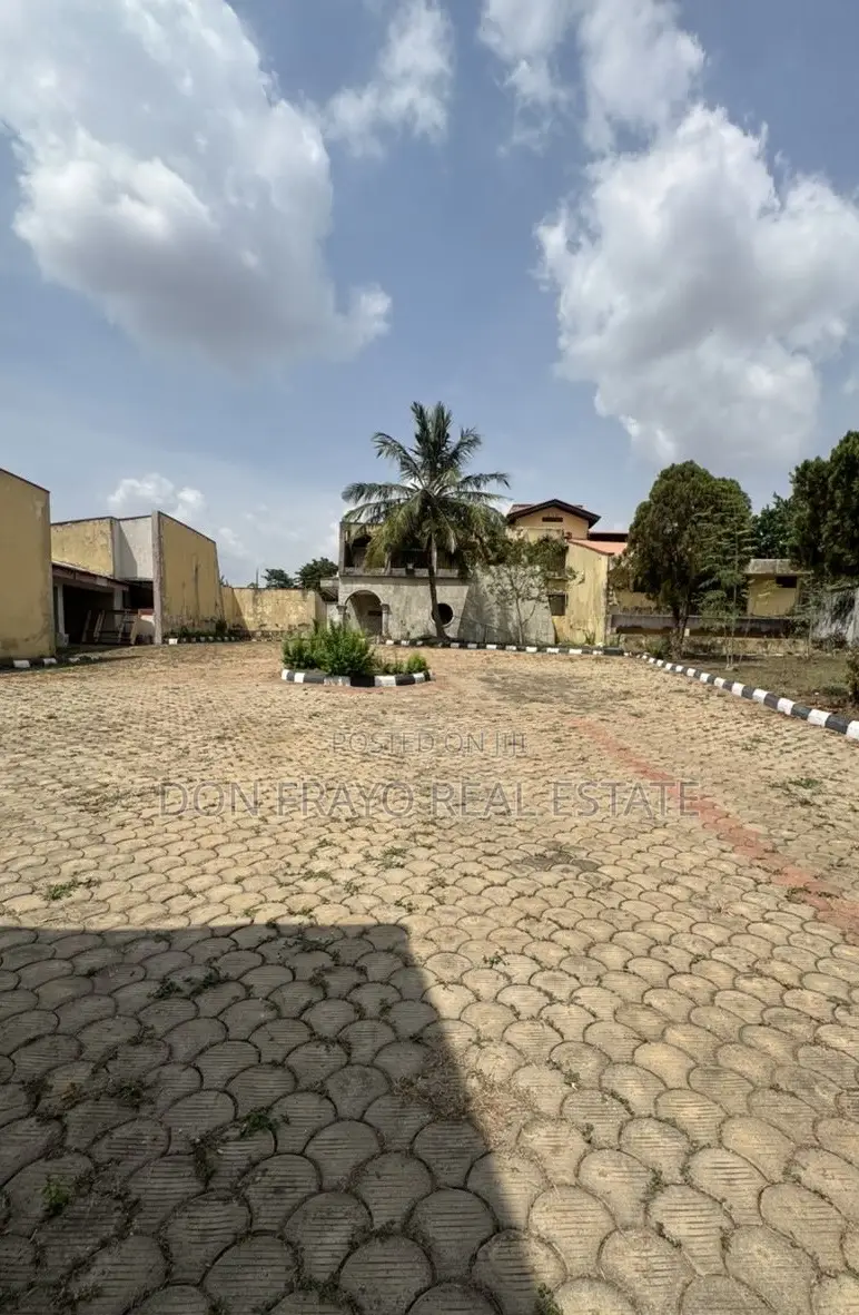 11bdrm Duplex in Onireke Gra for sale in Dugbe (Onireke)