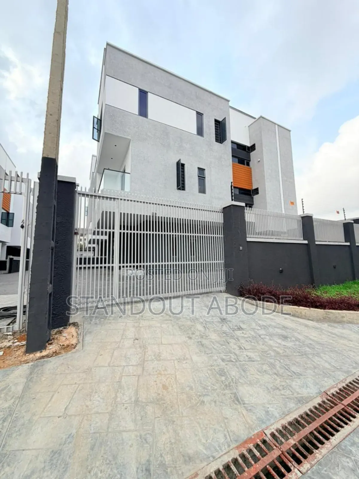 4bdrm Duplex in In A Secure, Adeniyi Jones for sale in Adeniyi Jones