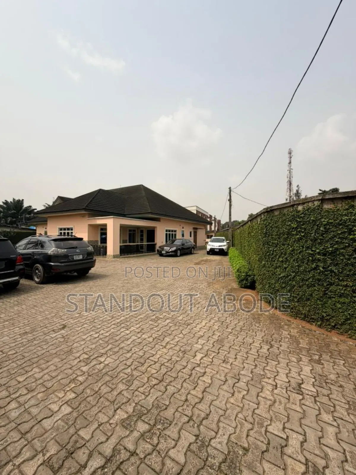3bdrm Bungalow in In An Estate In for sale in Ikeja GRA