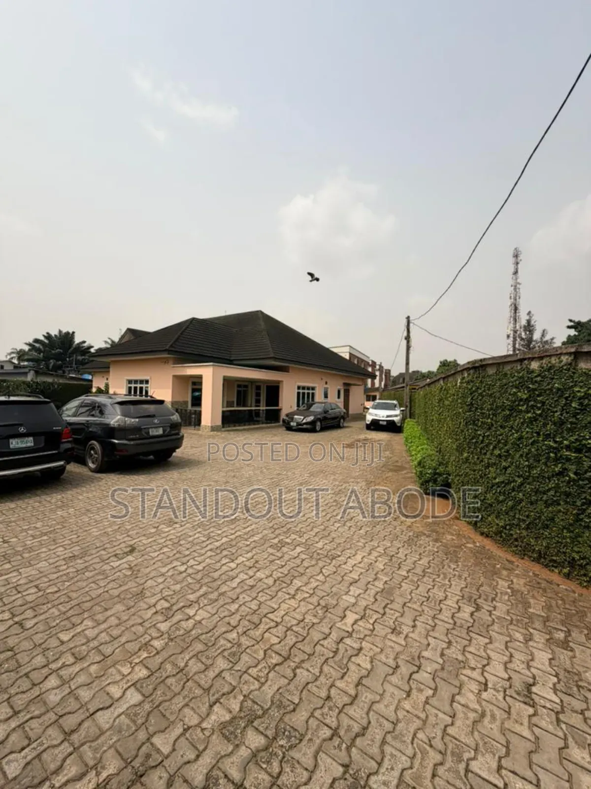 3bdrm Bungalow in In An Estate In for sale in Ikeja GRA