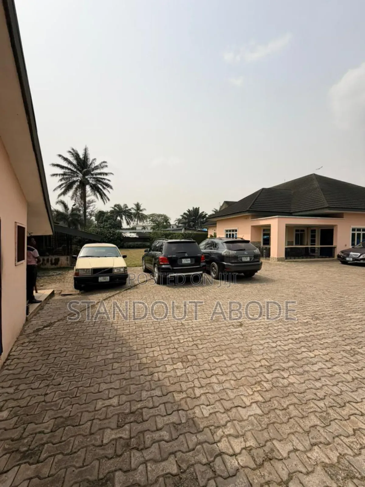 3bdrm Bungalow in In An Estate In for sale in Ikeja GRA
