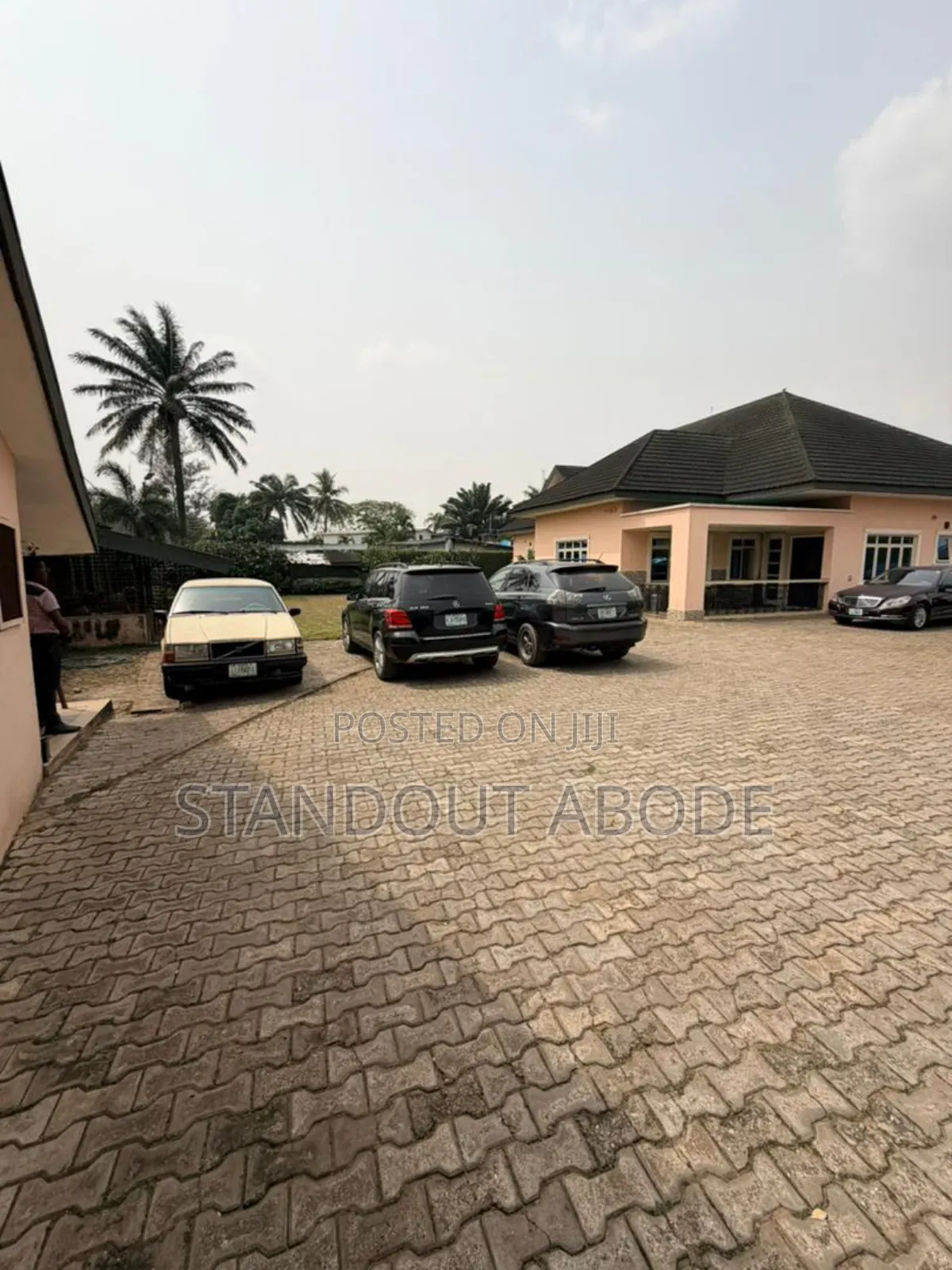 3bdrm Bungalow in In An Estate In for sale in Ikeja GRA