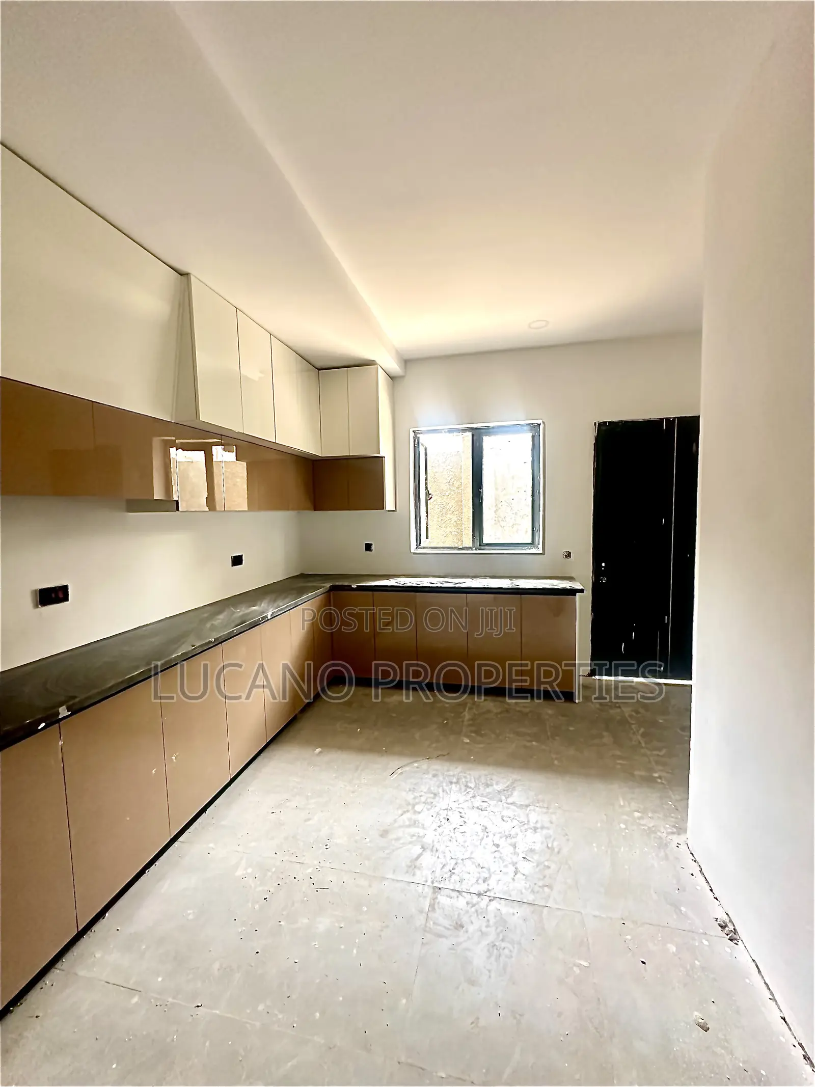5bdrm Duplex in Maitama District for sale in Maitama