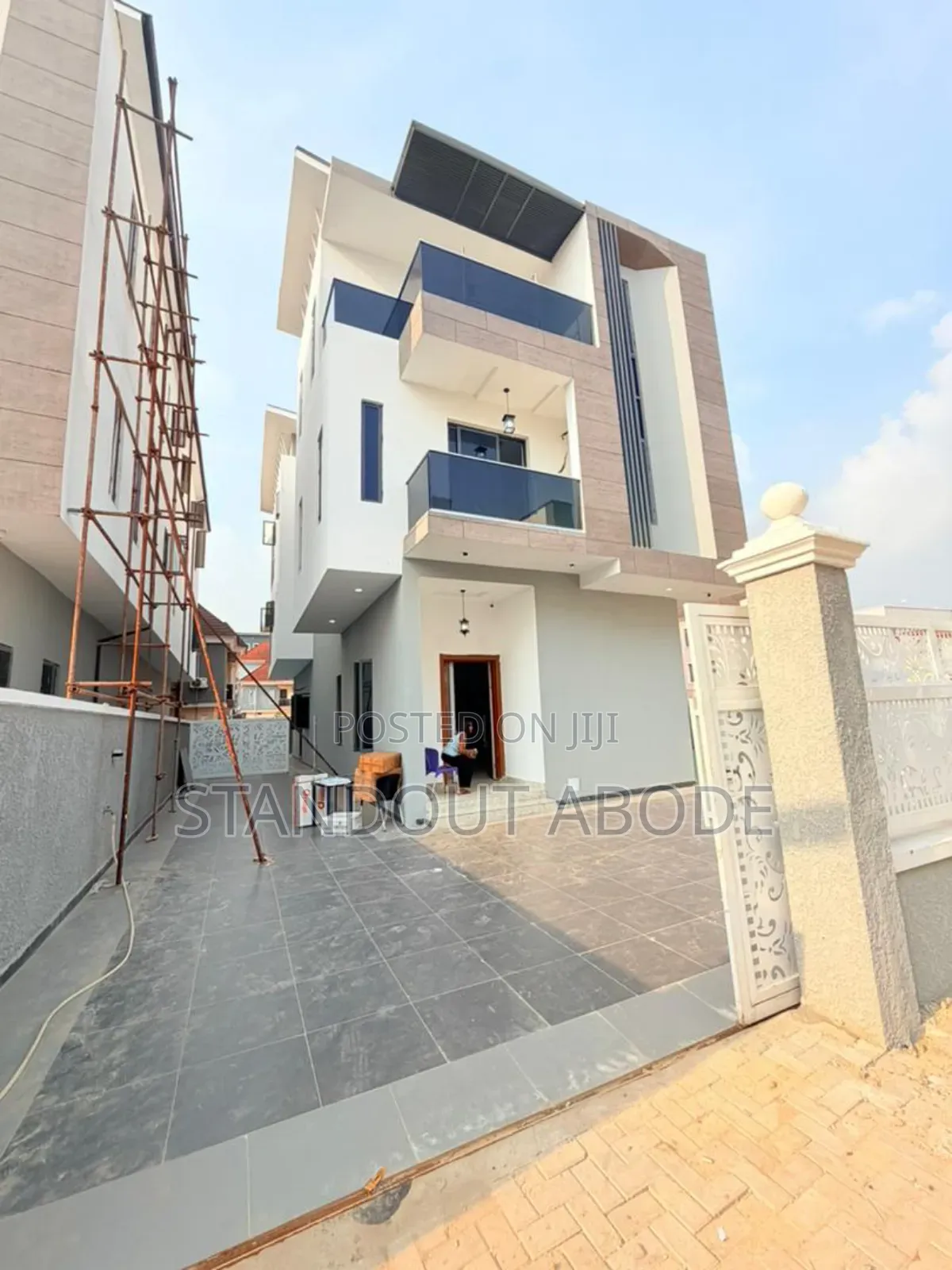 4bdrm Duplex in In A Secure Estate, Ikeja GRA for sale in Ikeja GRA