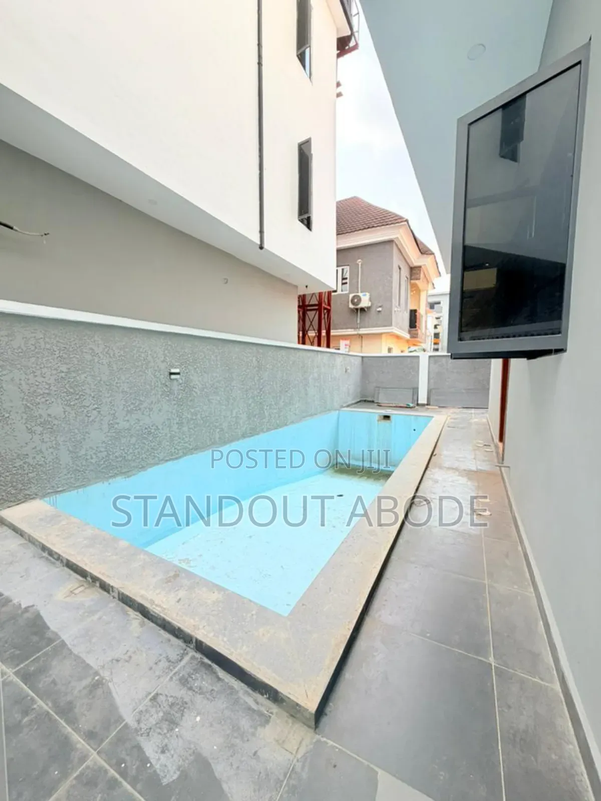 4bdrm Duplex in In A Secure Estate, Ikeja GRA for sale in Ikeja GRA