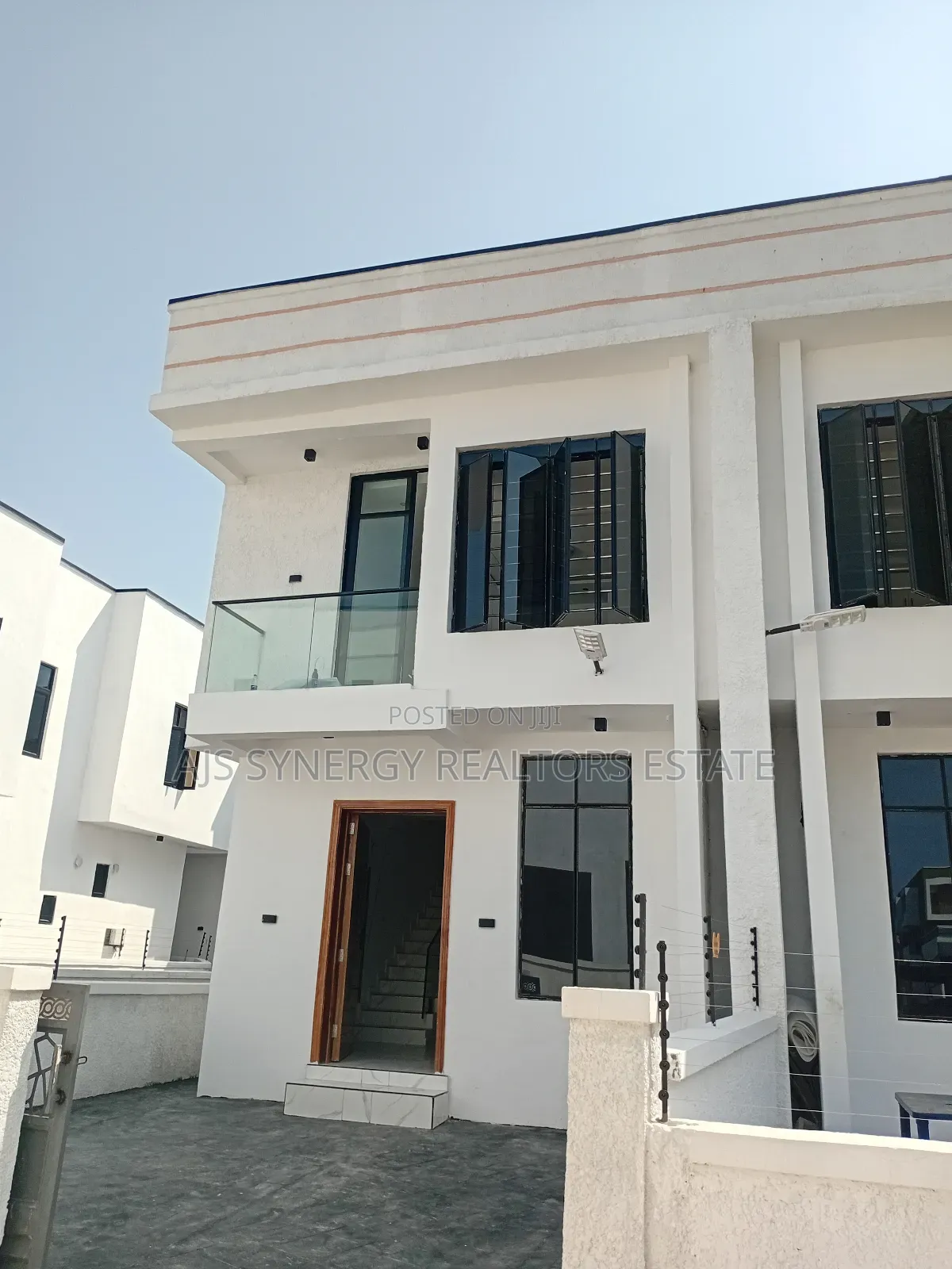 3bdrm Duplex in Ikota for sale in Ikota