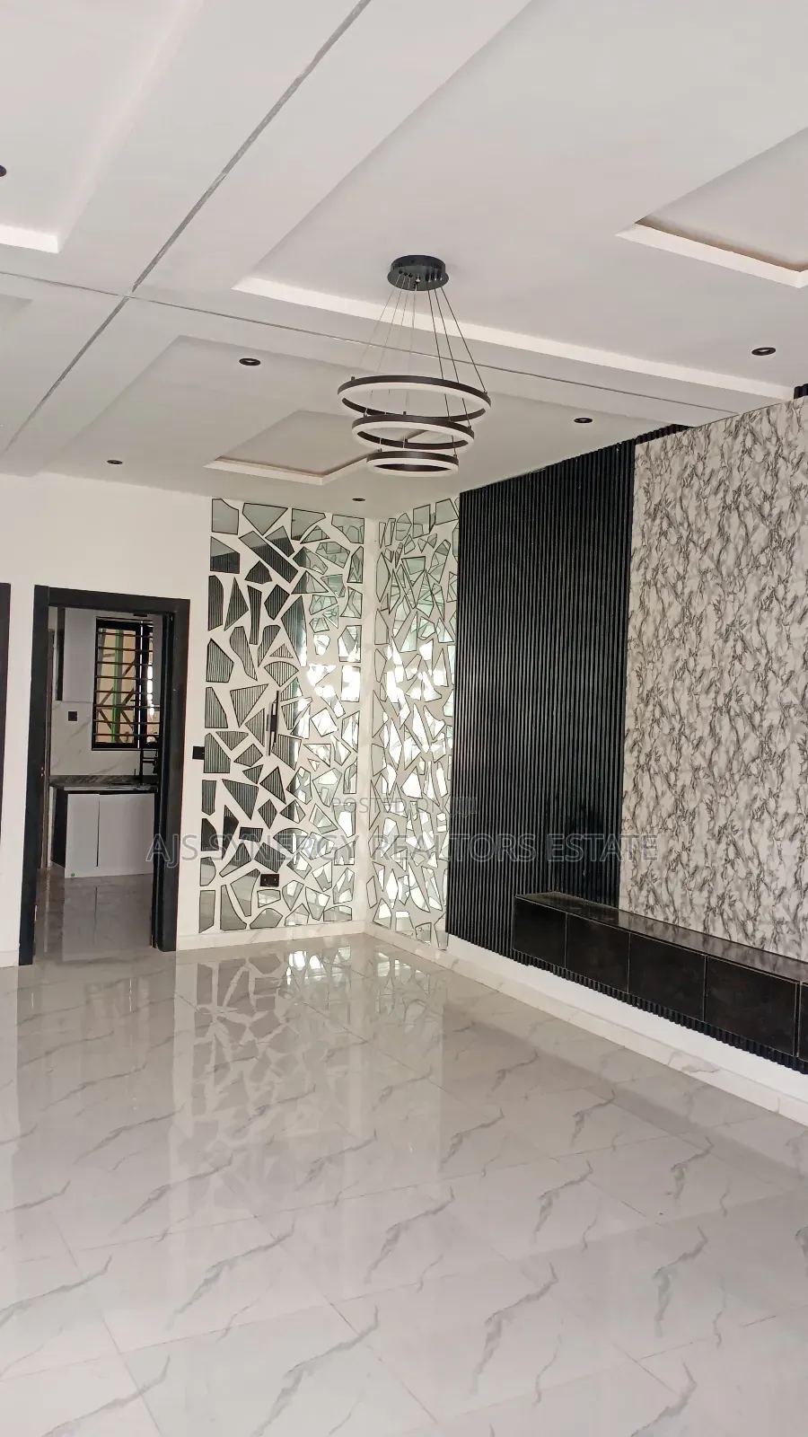 3bdrm Duplex in Ikota for sale in Ikota