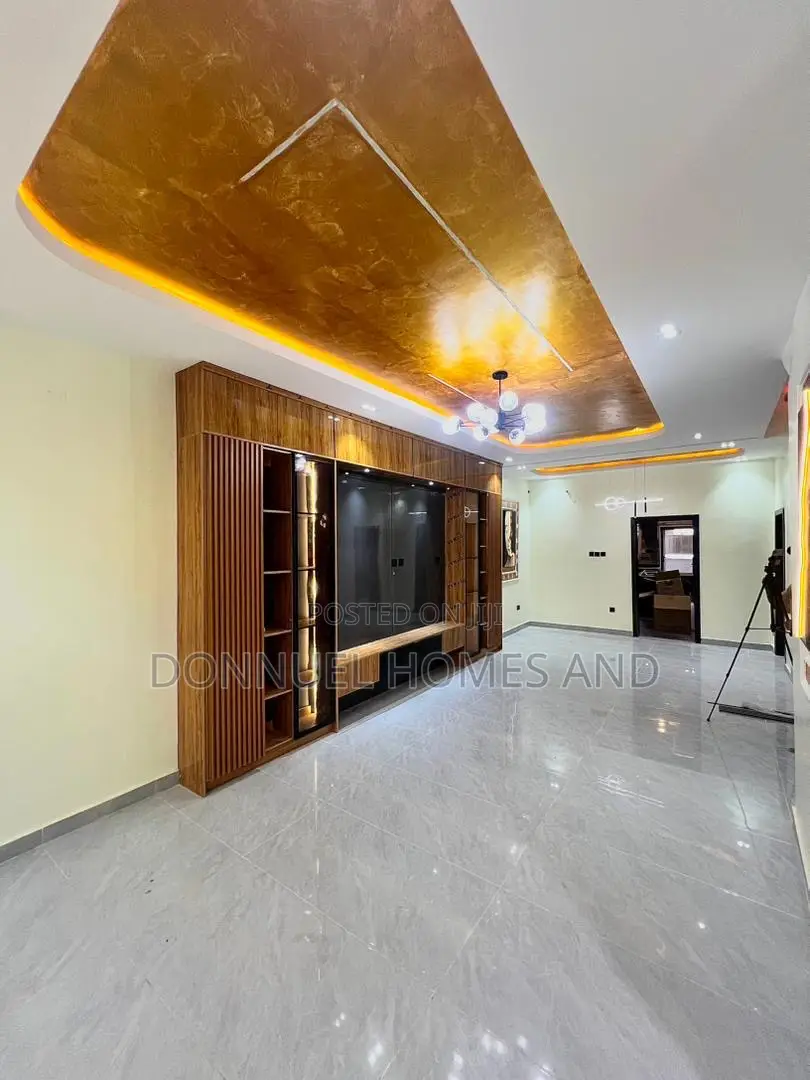 5bdrm Duplex in Osapa london for sale in Osapa london