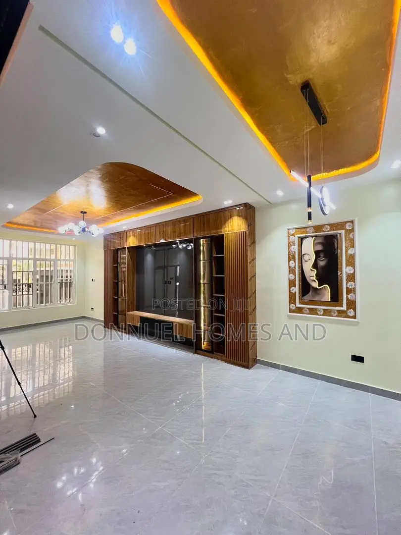 5bdrm Duplex in Osapa london for sale in Osapa london
