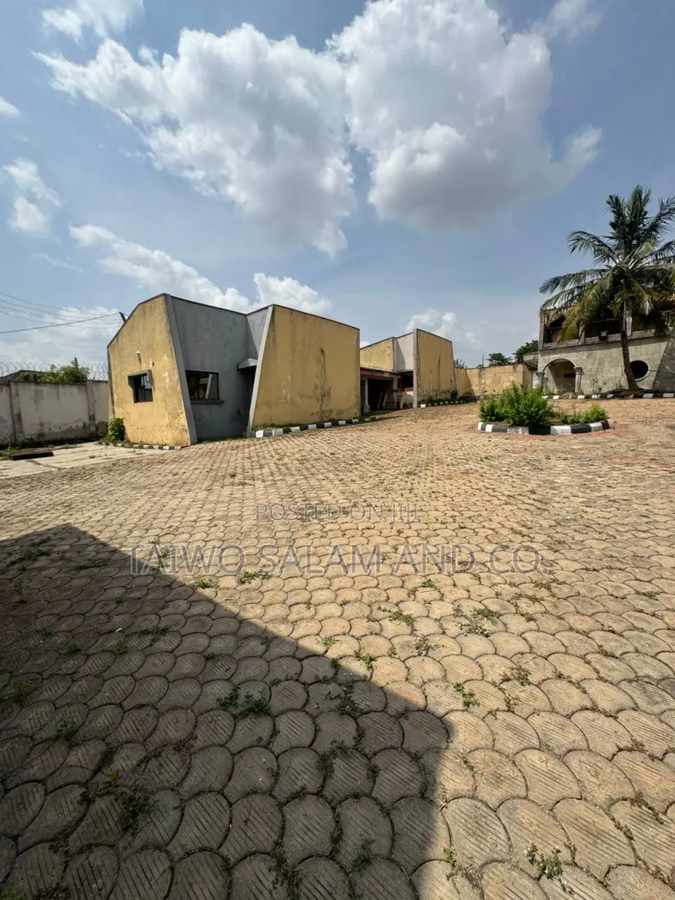 7bdrm Duplex in Onireke Gra, Jericho for sale in Jericho