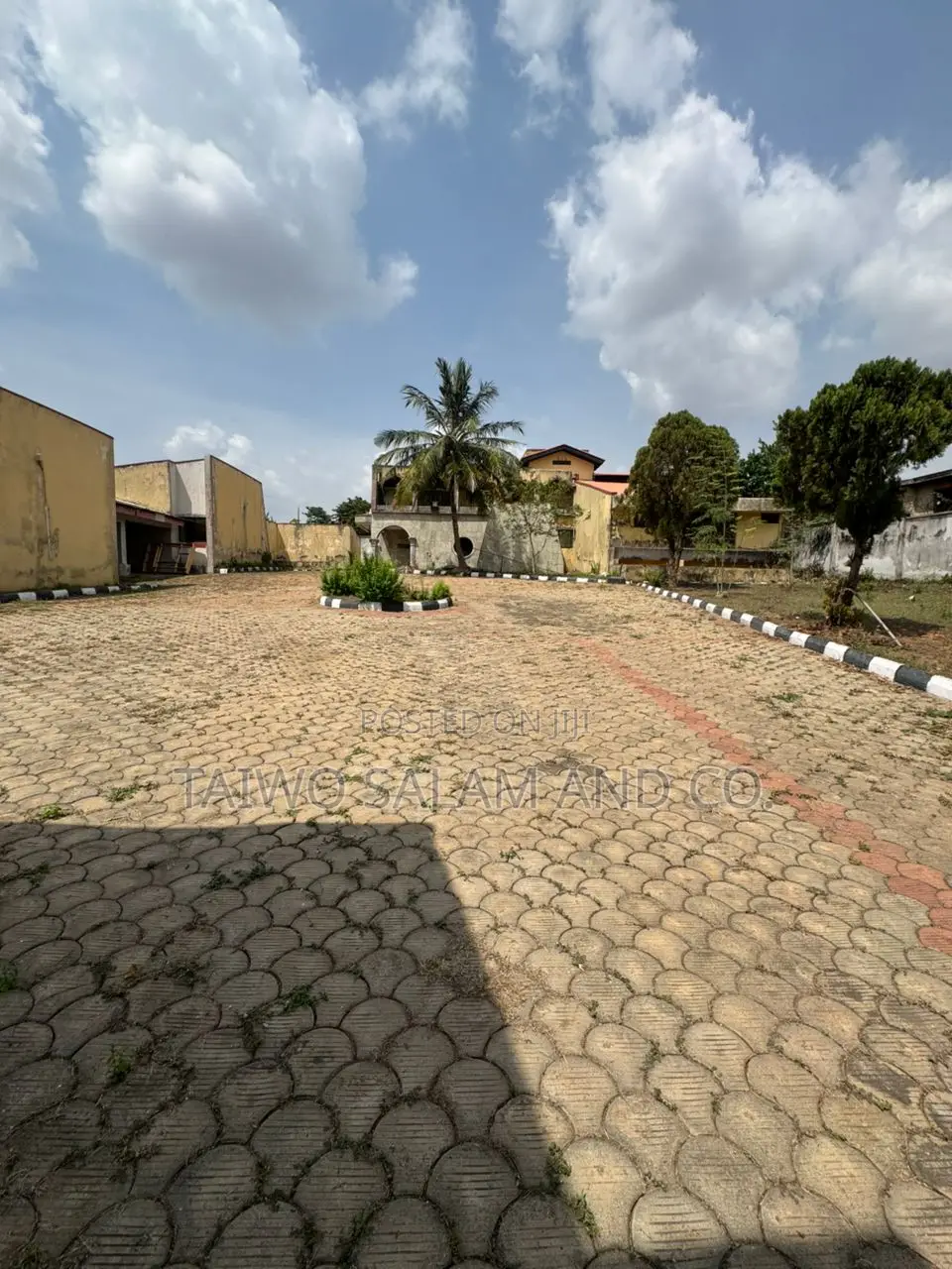 7bdrm Duplex in Onireke Gra, Jericho for sale in Jericho